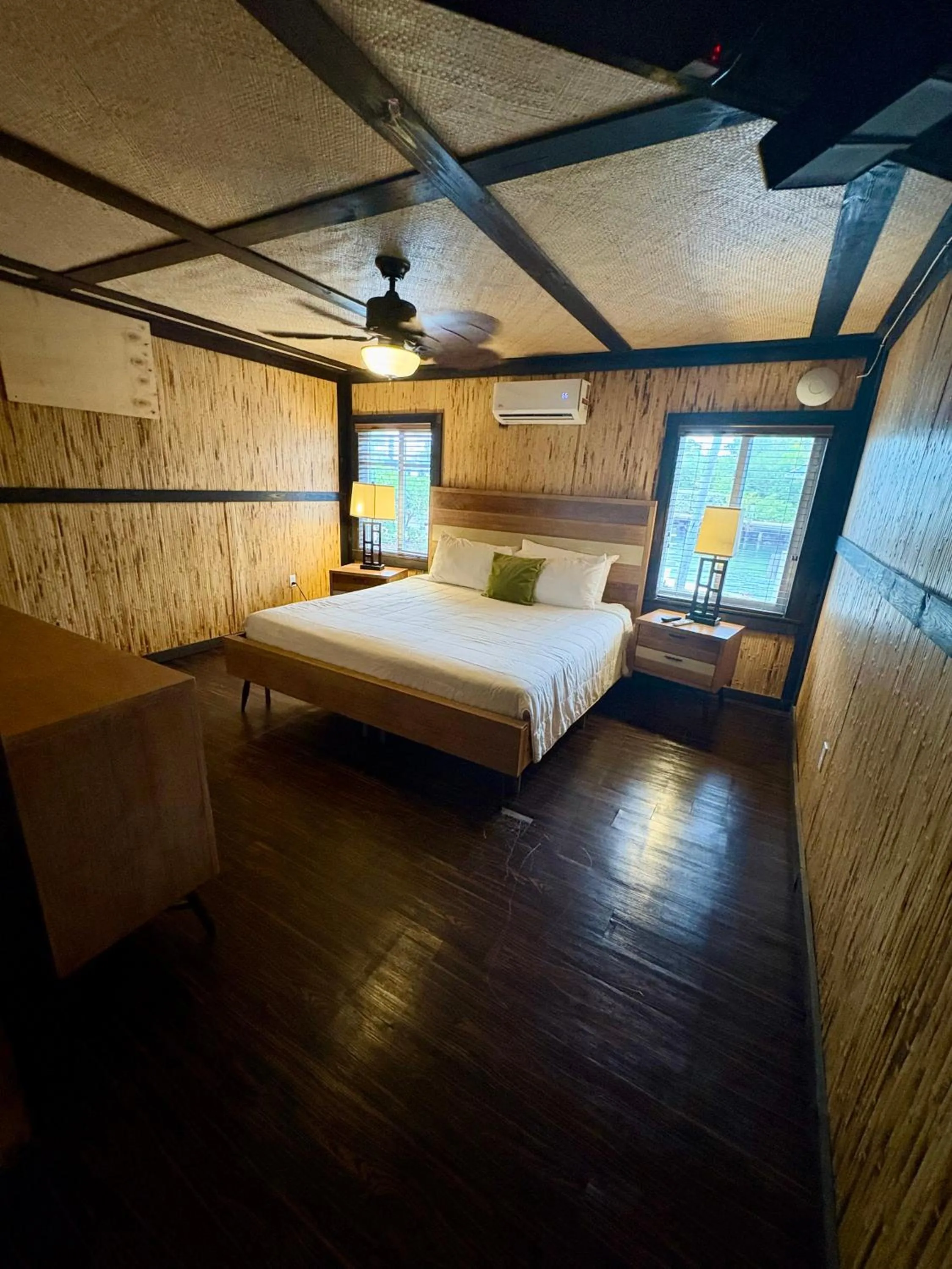 Bed in Captain Pip's Marina & Hideaway