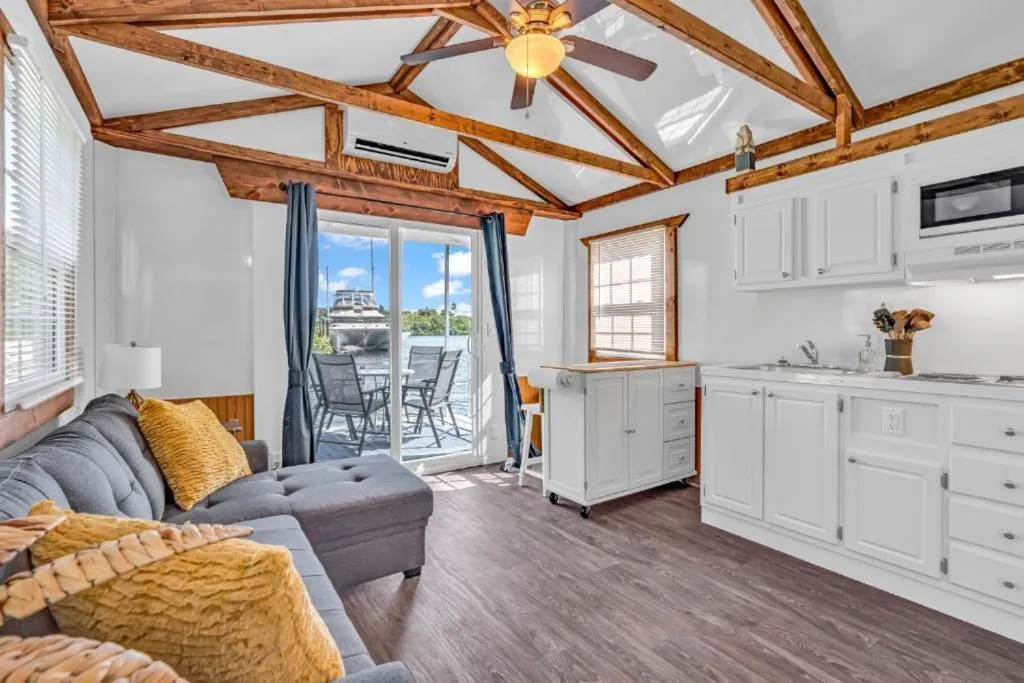 Living room in Captain Pip's Marina & Hideaway