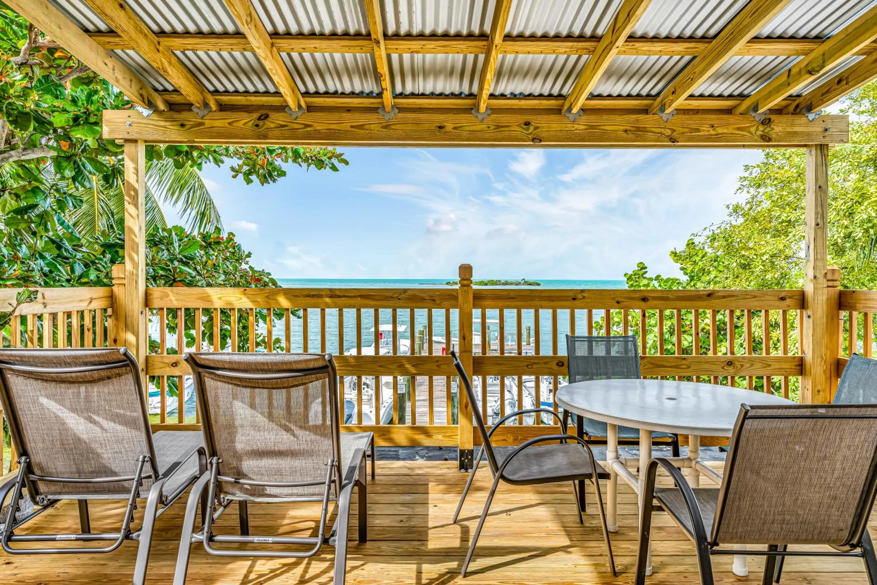 Captain Pip's Marina & Hideaway