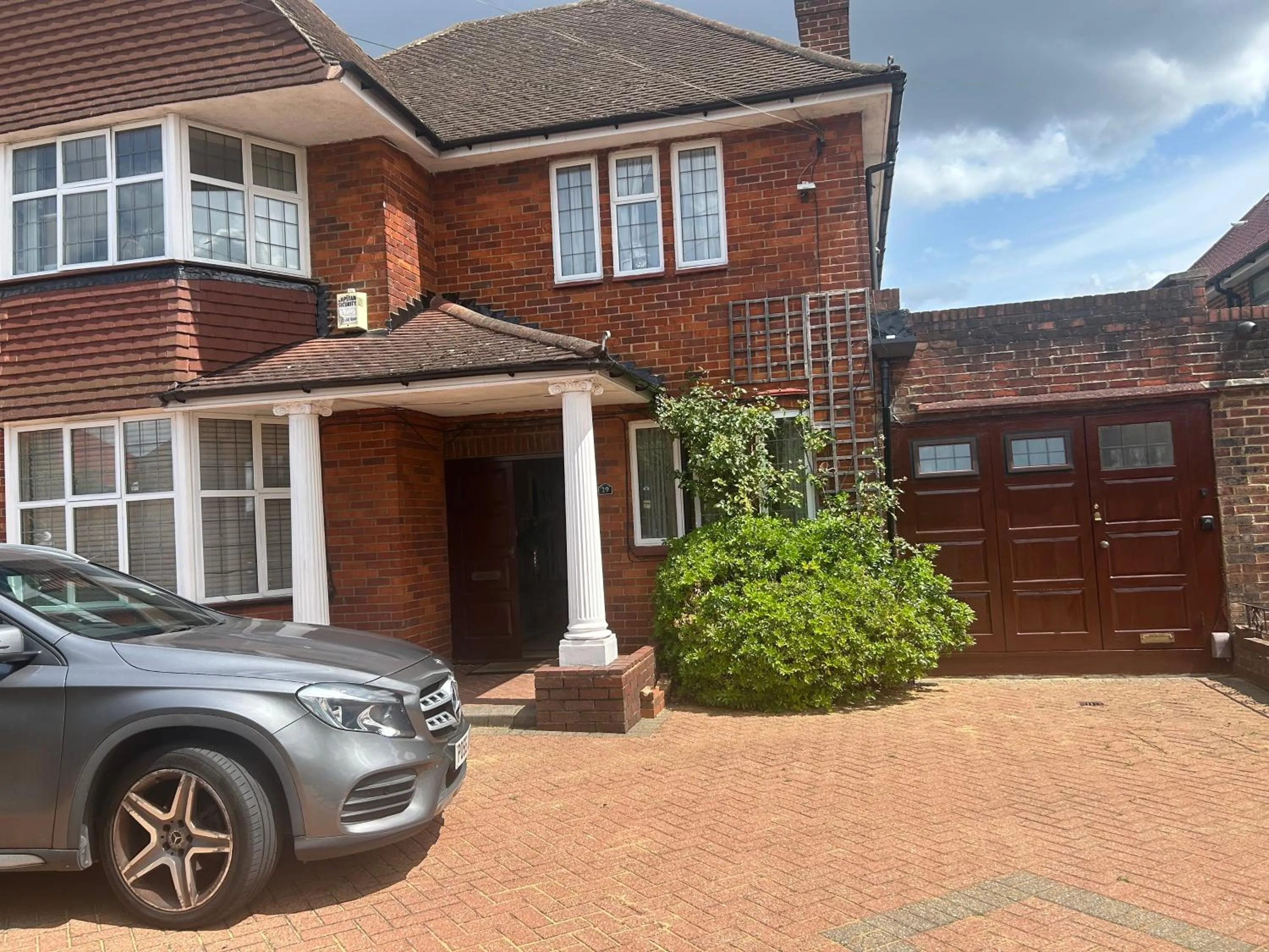 JAN'S HAVEN Wembley Park - lovely 1 bedroom flat, sleeps 4, free parking, 10 minutes from Wembley stadium and Wembley Park station