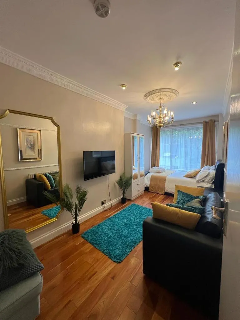 JAN'S HAVEN Wembley Park - lovely 1 bedroom flat, sleeps 4, free parking, 10 minutes from Wembley stadium and Wembley Park station