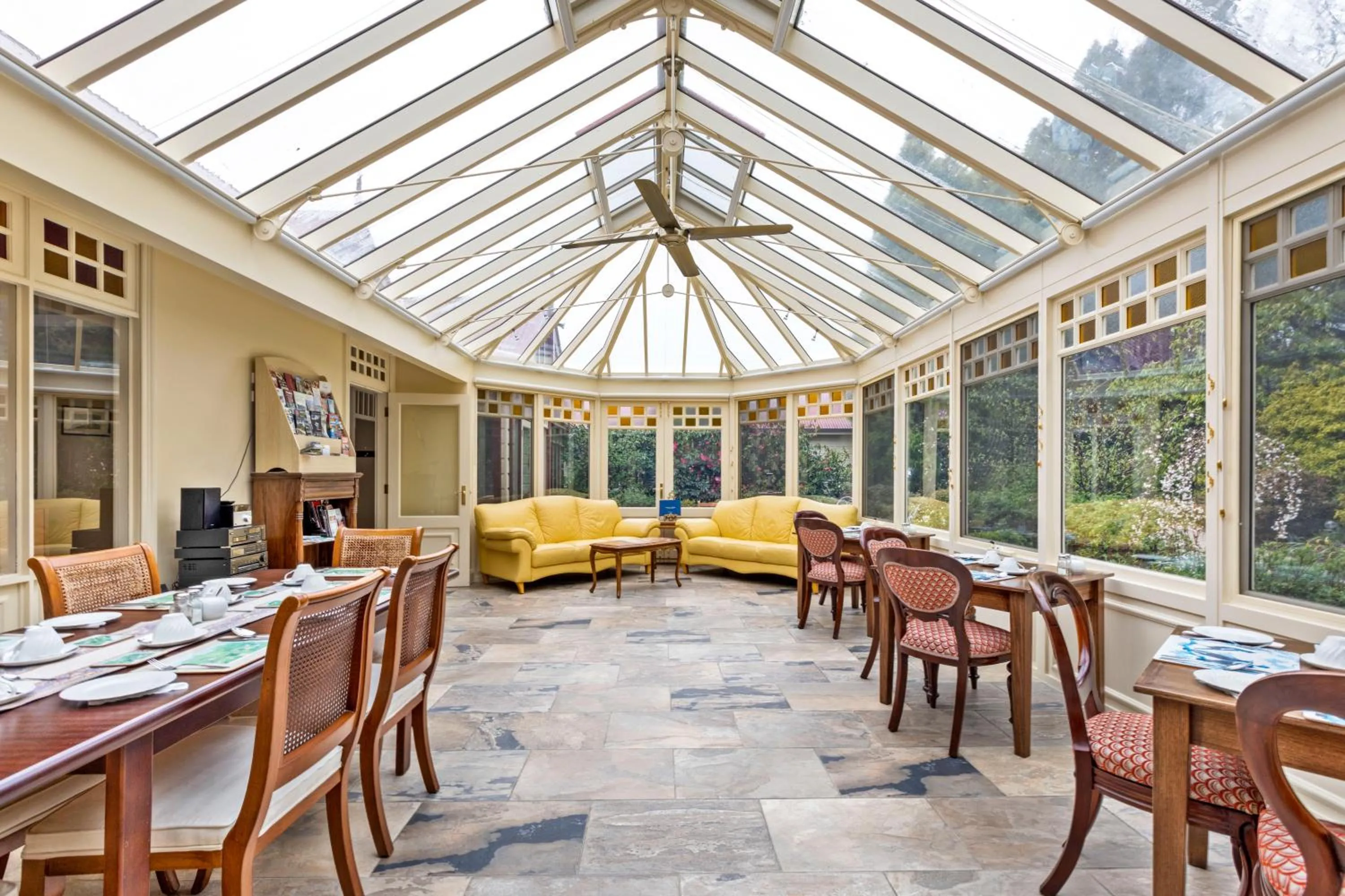 Dining area in Bethany Manor Bed & Breakfast