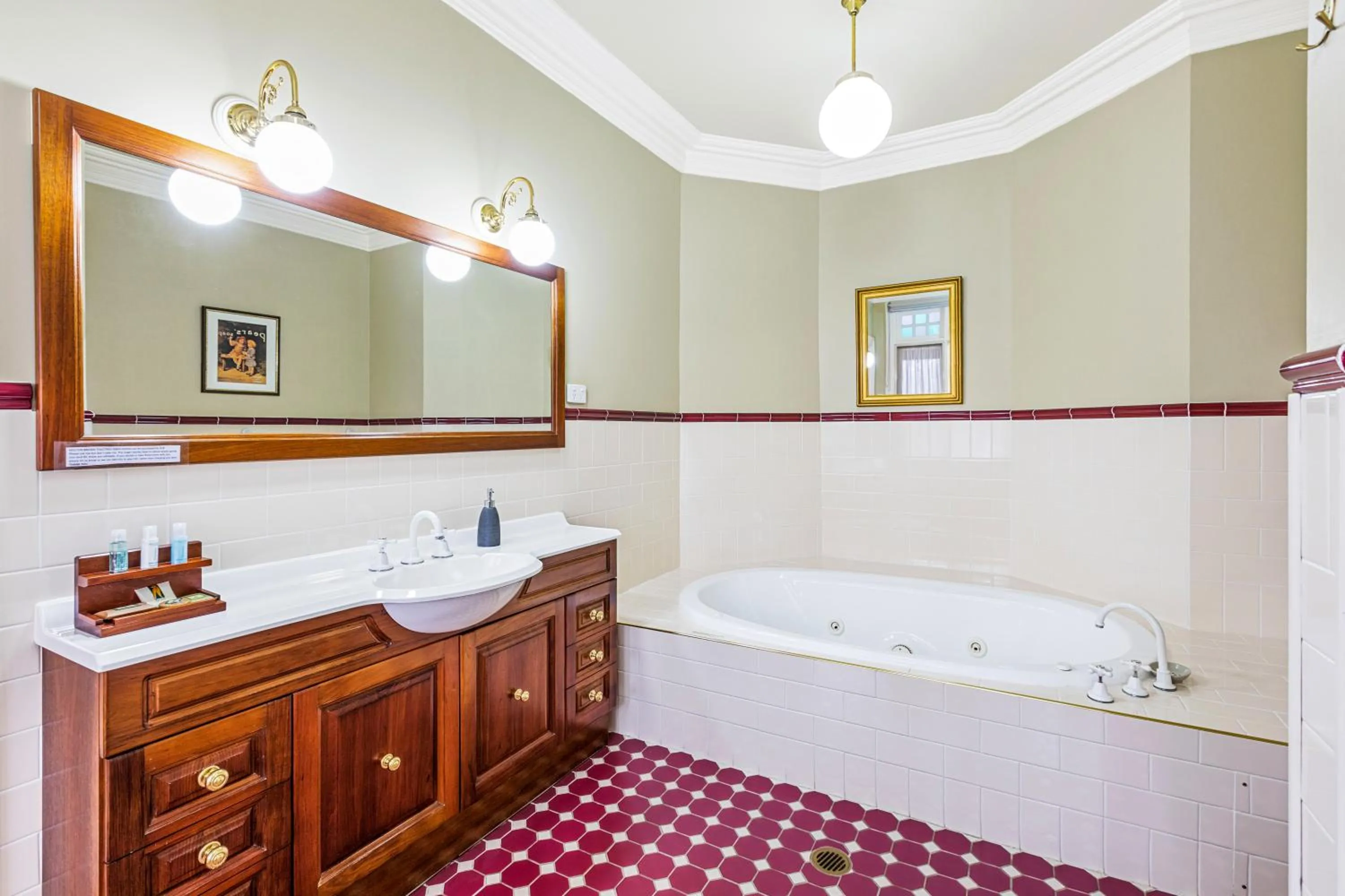 Bathroom in Bethany Manor Bed & Breakfast