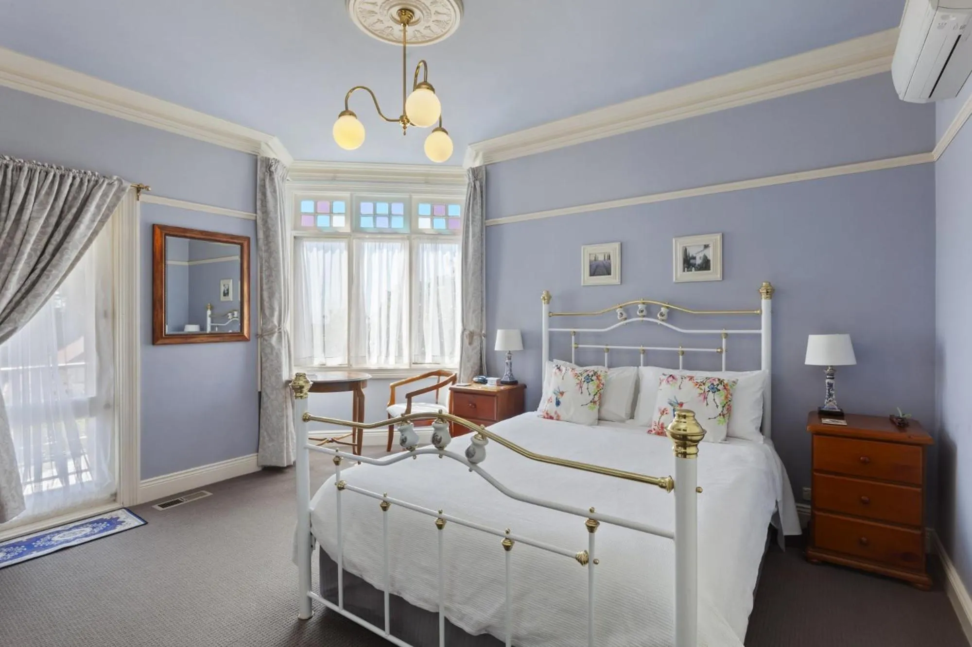 Bed in Bethany Manor Bed & Breakfast