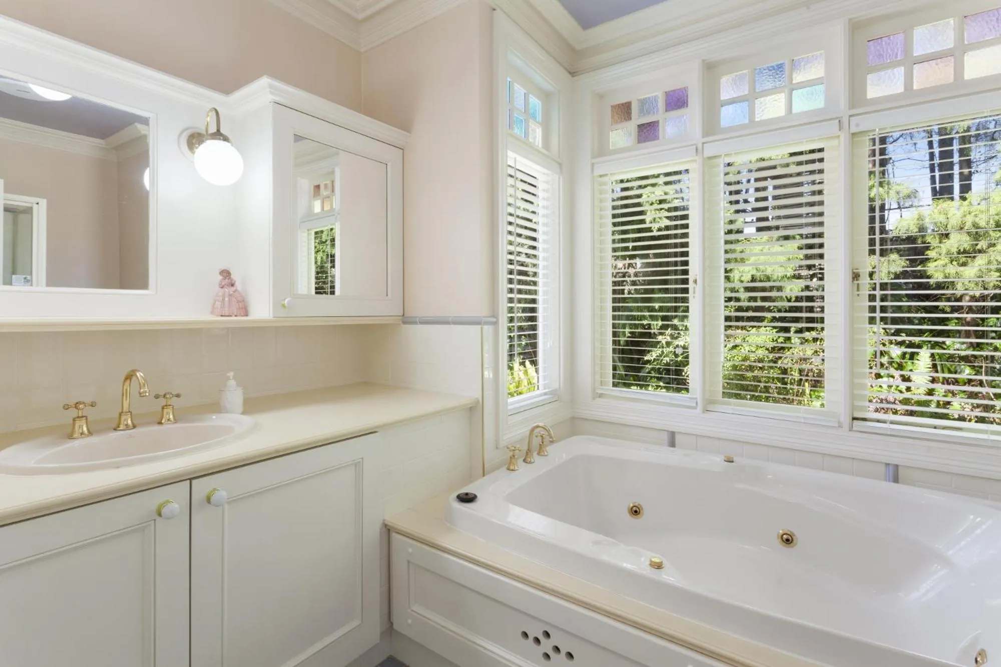 Bathroom in Bethany Manor Bed & Breakfast