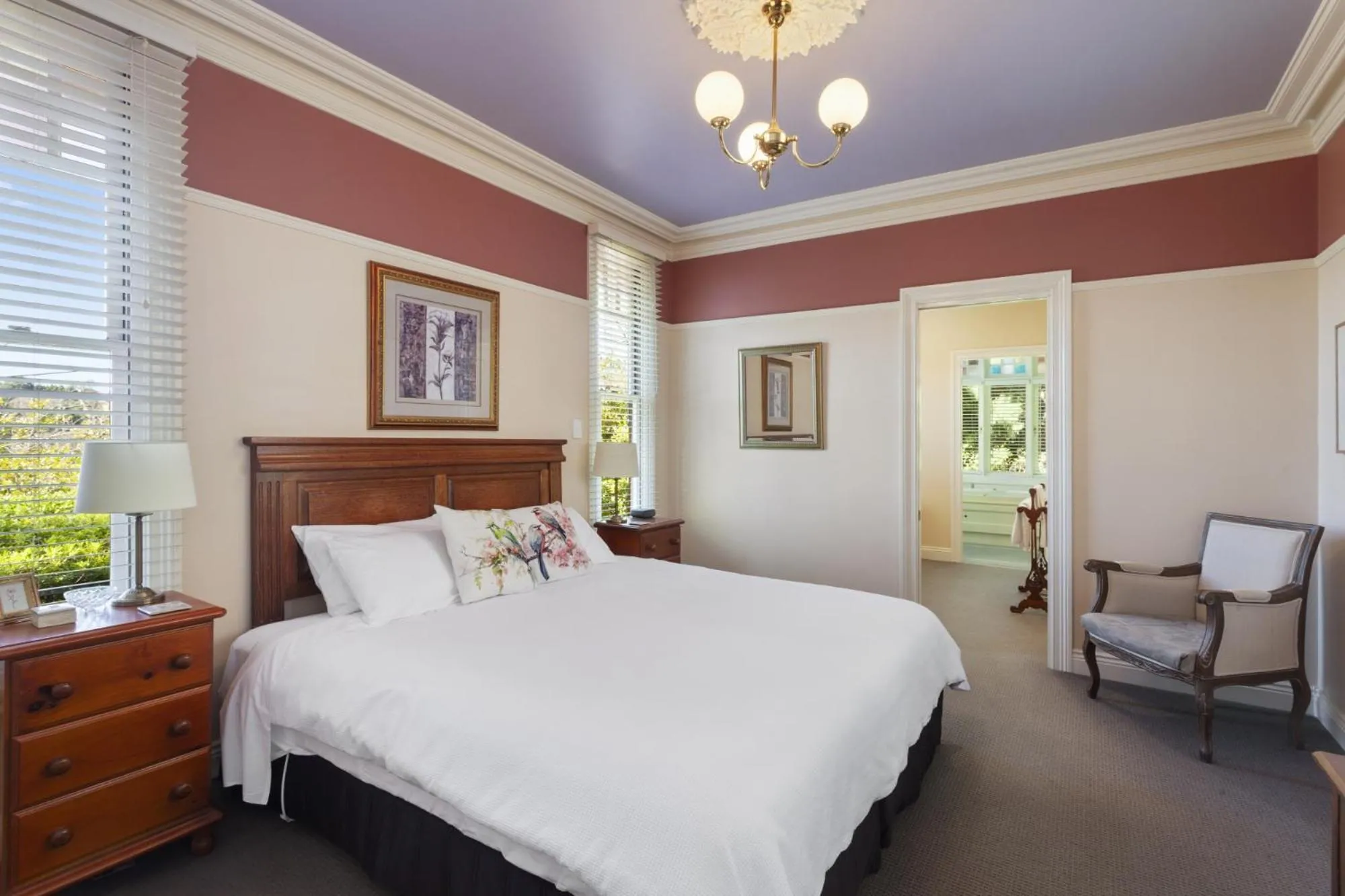 Bed in Bethany Manor Bed & Breakfast