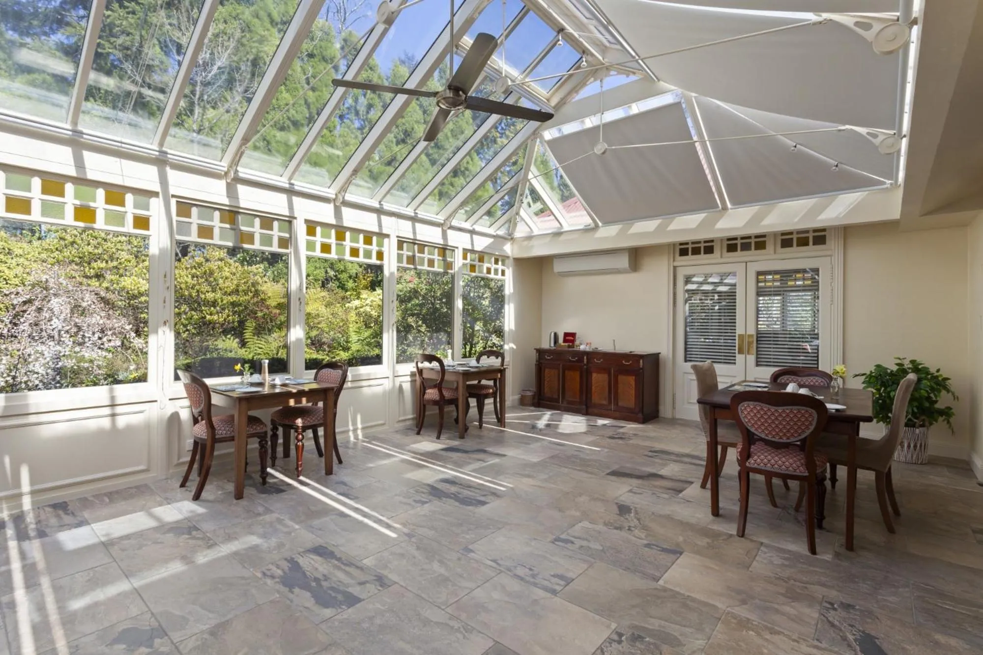 Dining area in Bethany Manor Bed & Breakfast