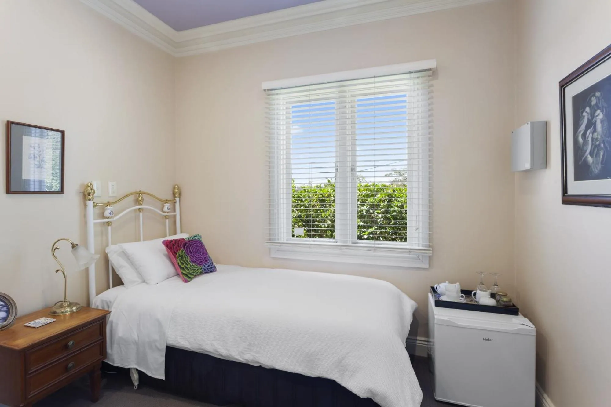 Bed in Bethany Manor Bed & Breakfast