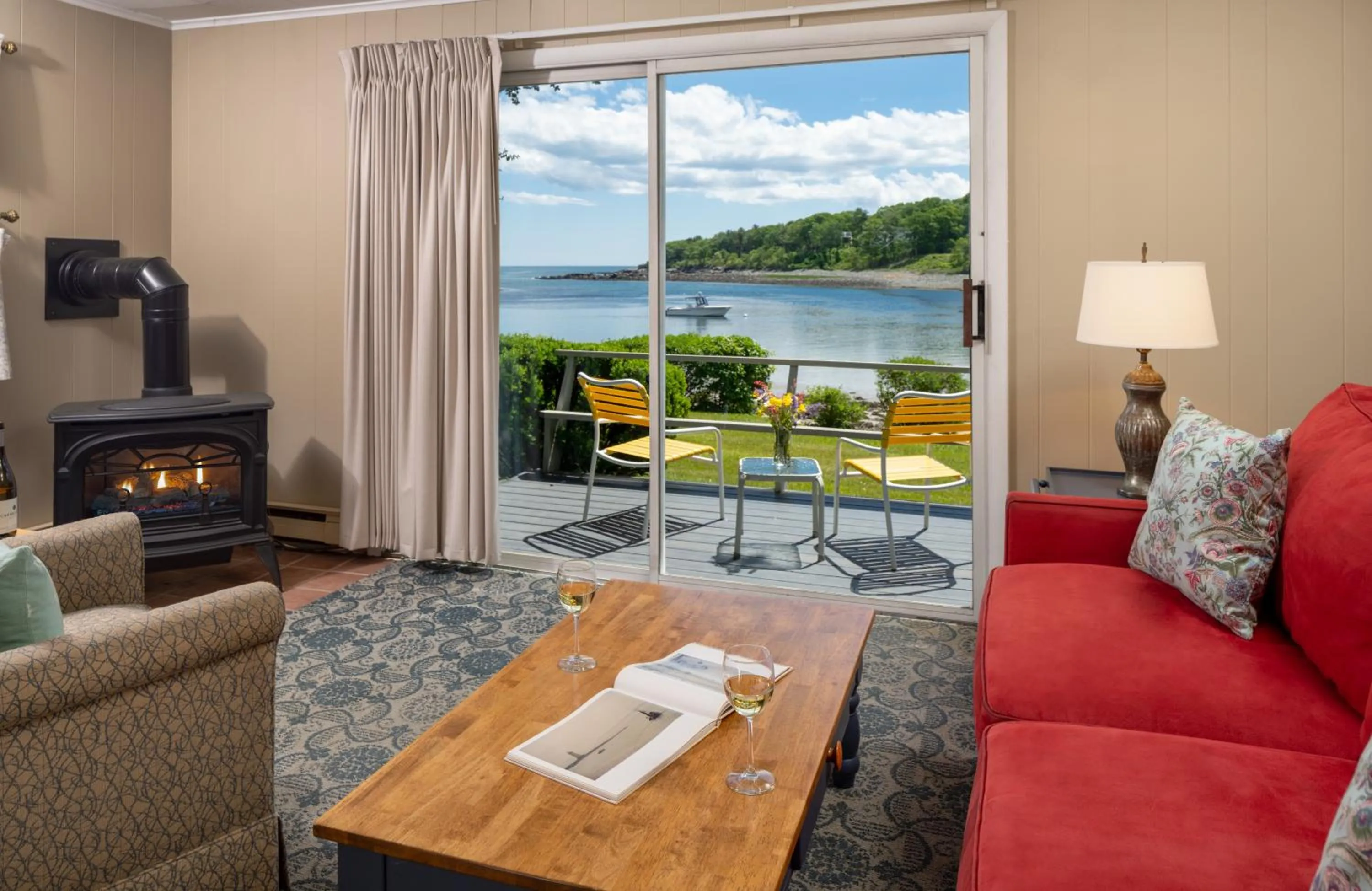 Living room in Dockside Guest Quarters