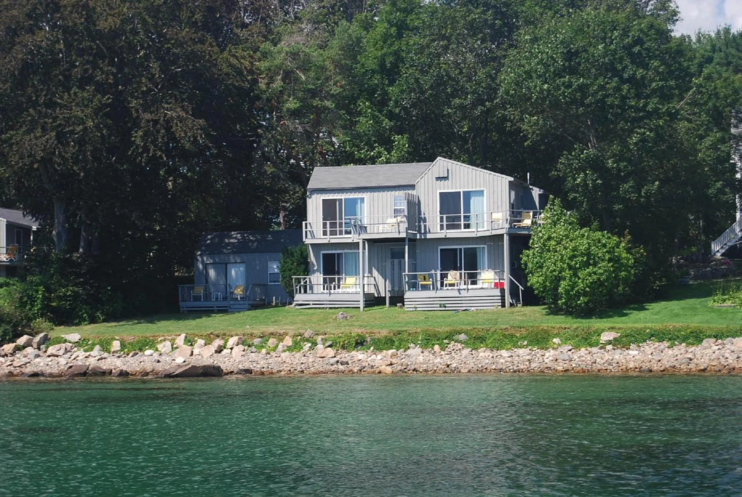 Facade/entrance in Dockside Guest Quarters