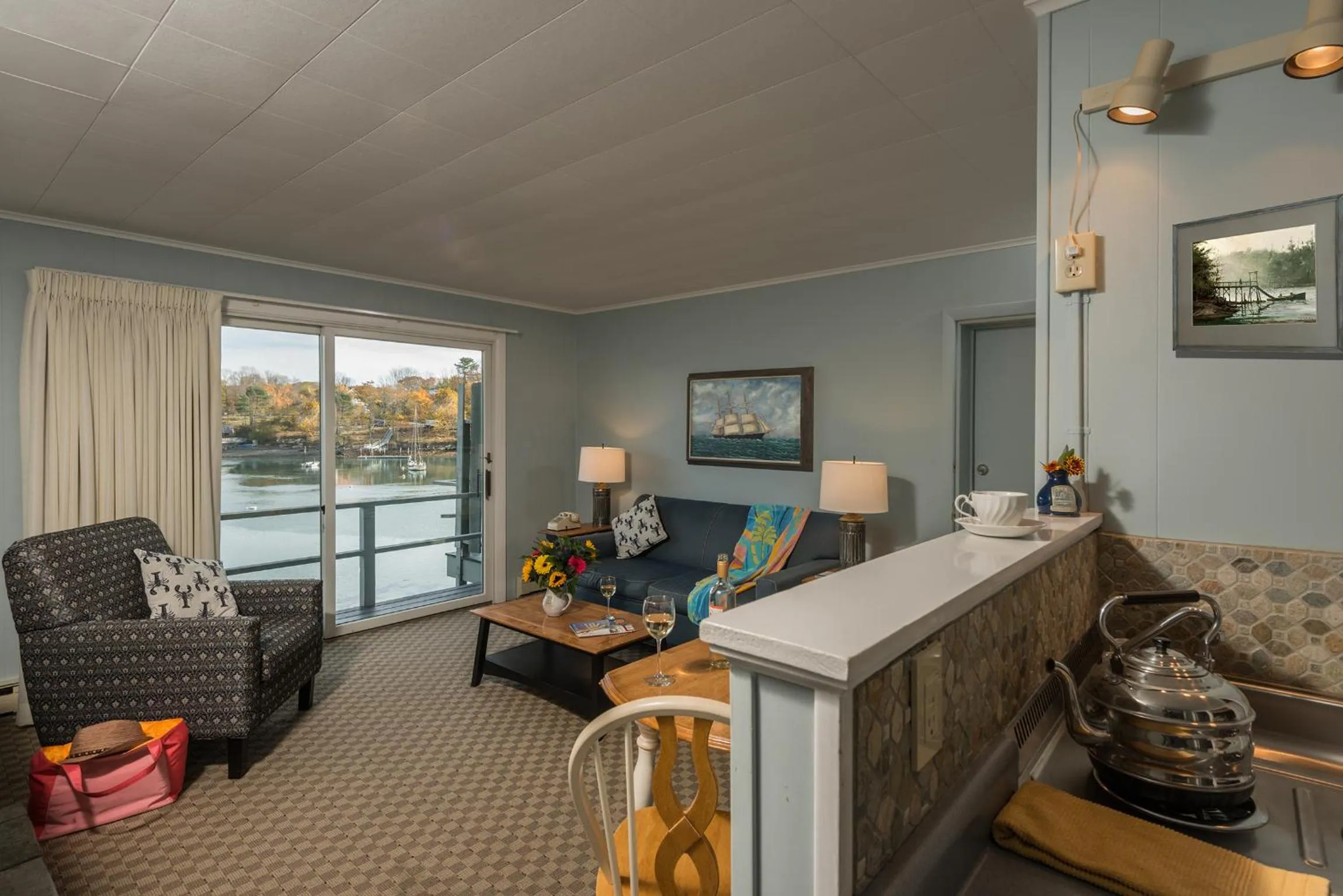 Kitchen or kitchenette in Dockside Guest Quarters