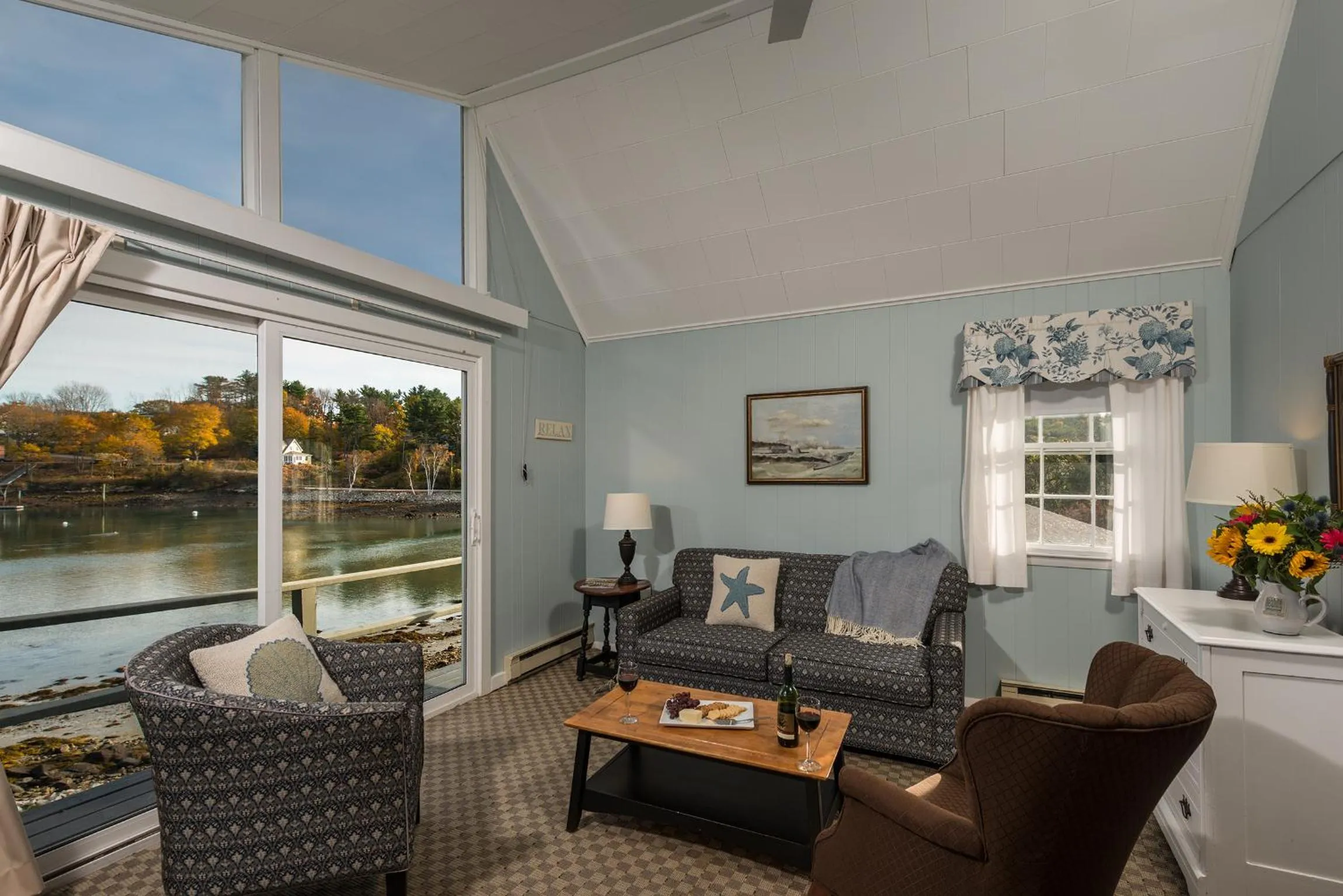 Living room in Dockside Guest Quarters