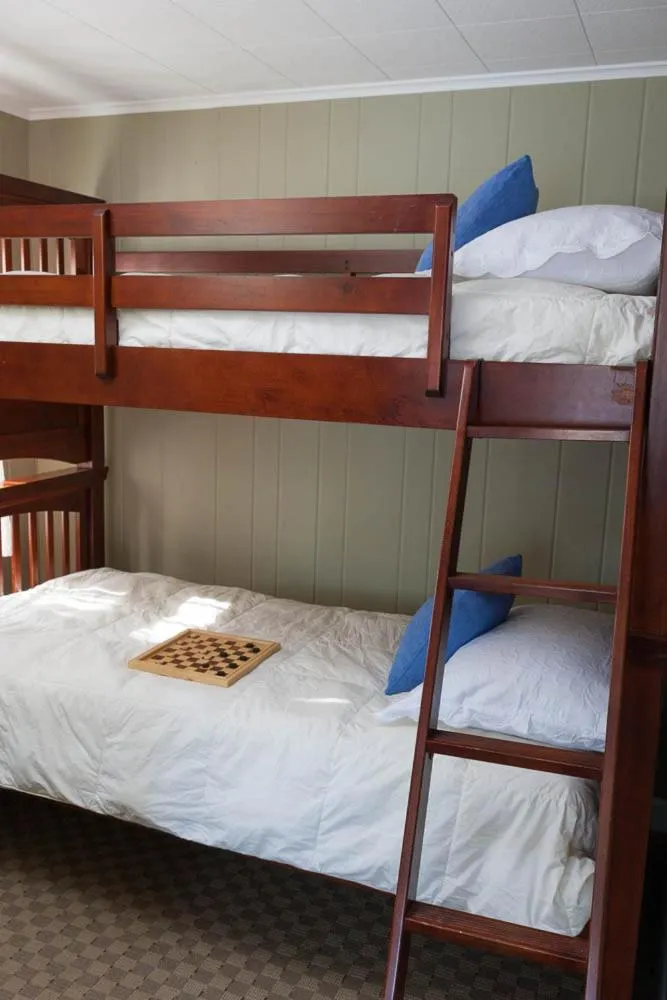 bunk bed, Bed in Dockside Guest Quarters