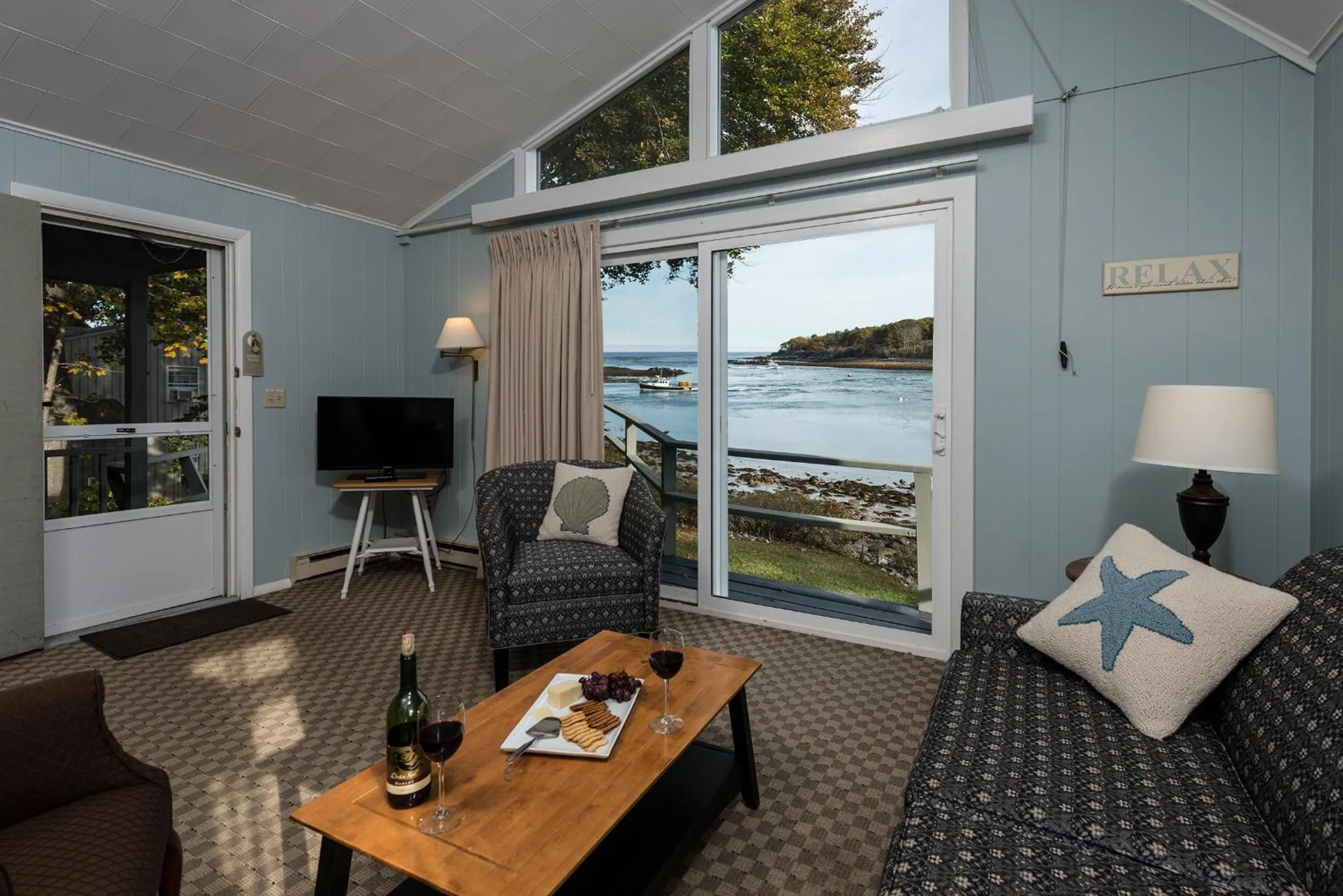 Living room in Dockside Guest Quarters