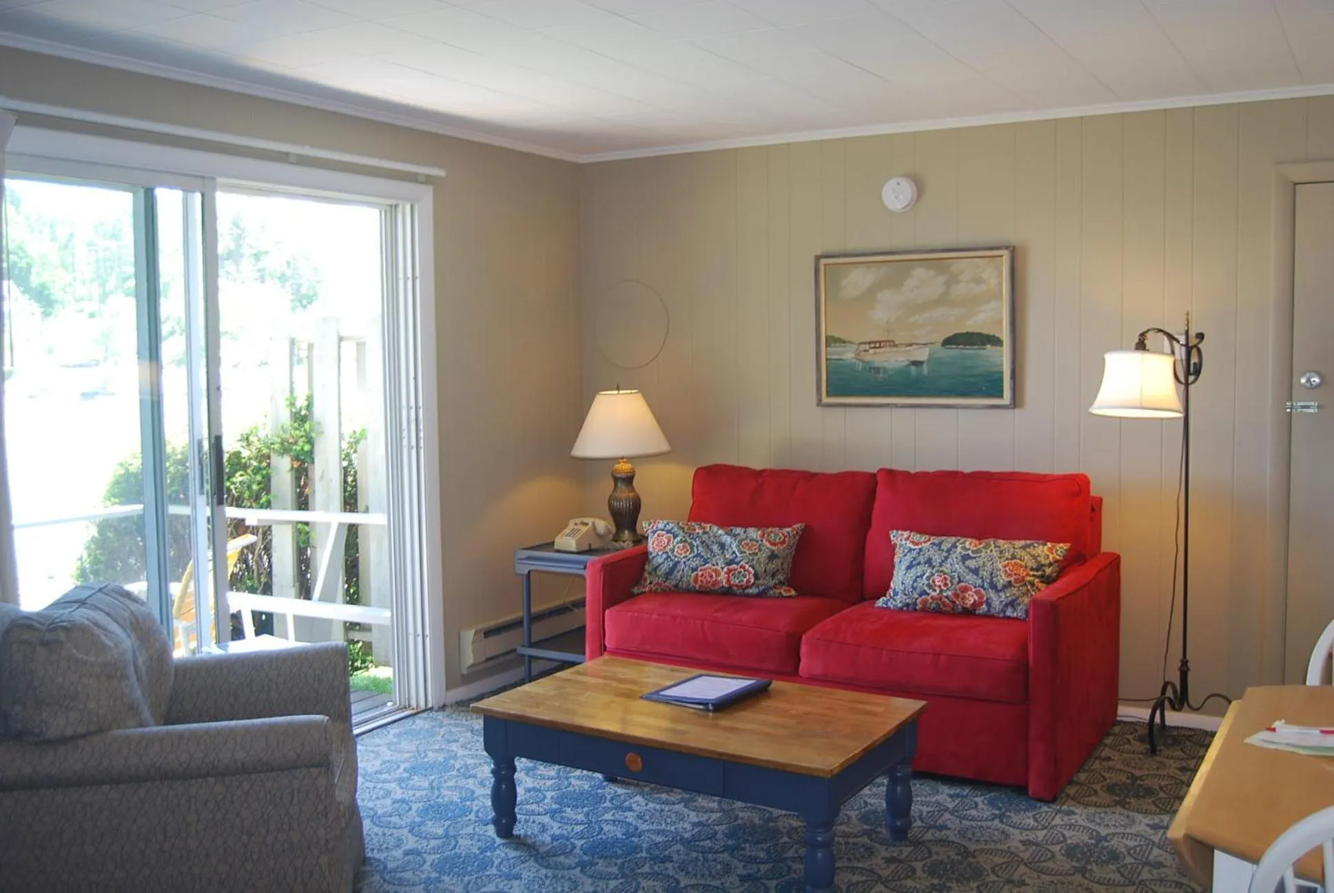 Living room in Dockside Guest Quarters