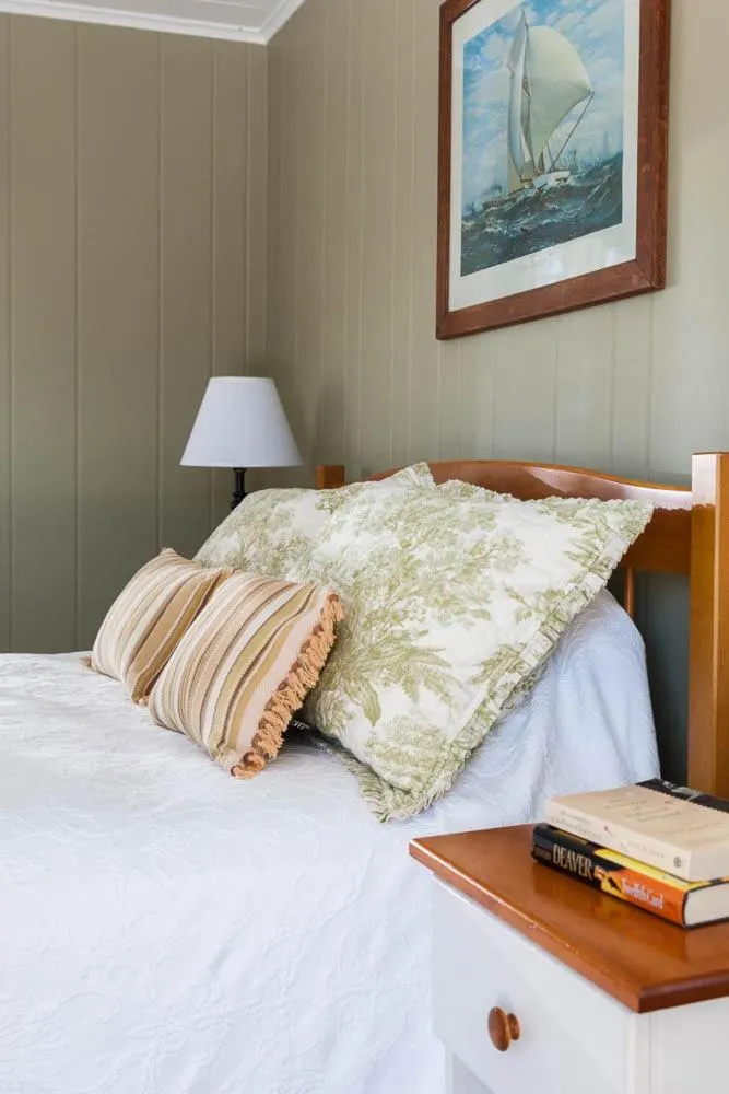 Bedroom, Bed in Dockside Guest Quarters