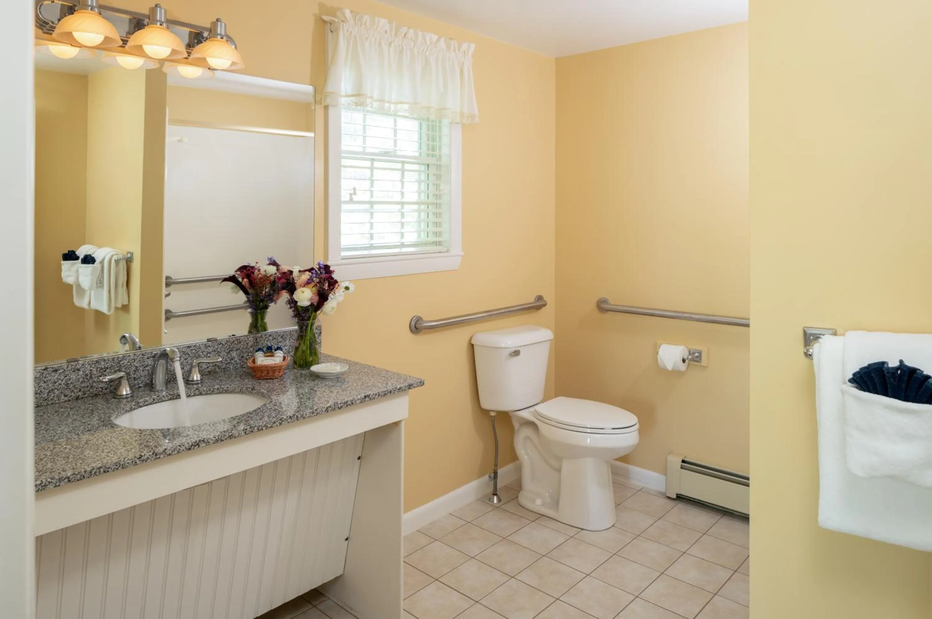 Bathroom in Dockside Guest Quarters