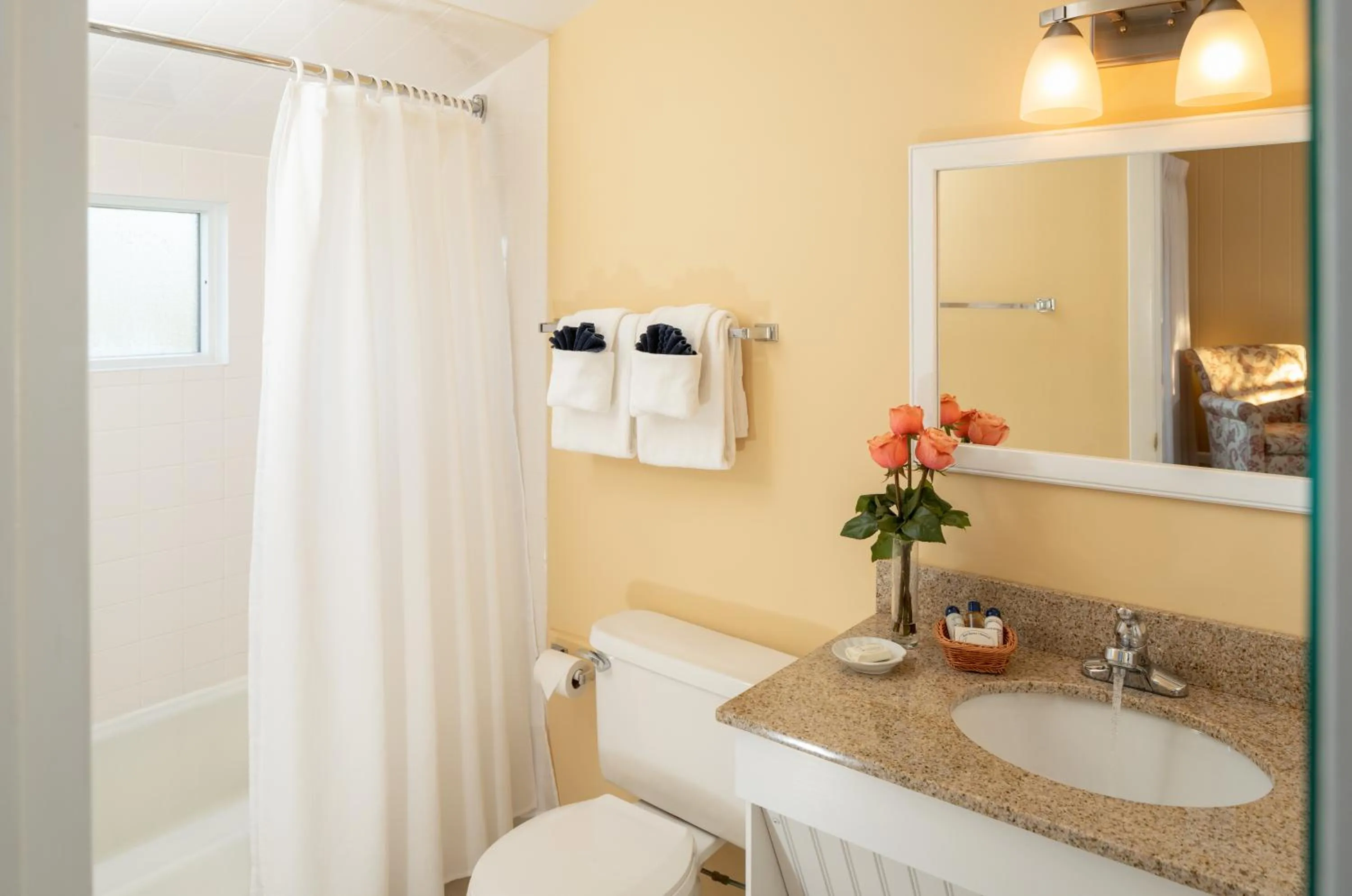 Bathroom in Dockside Guest Quarters