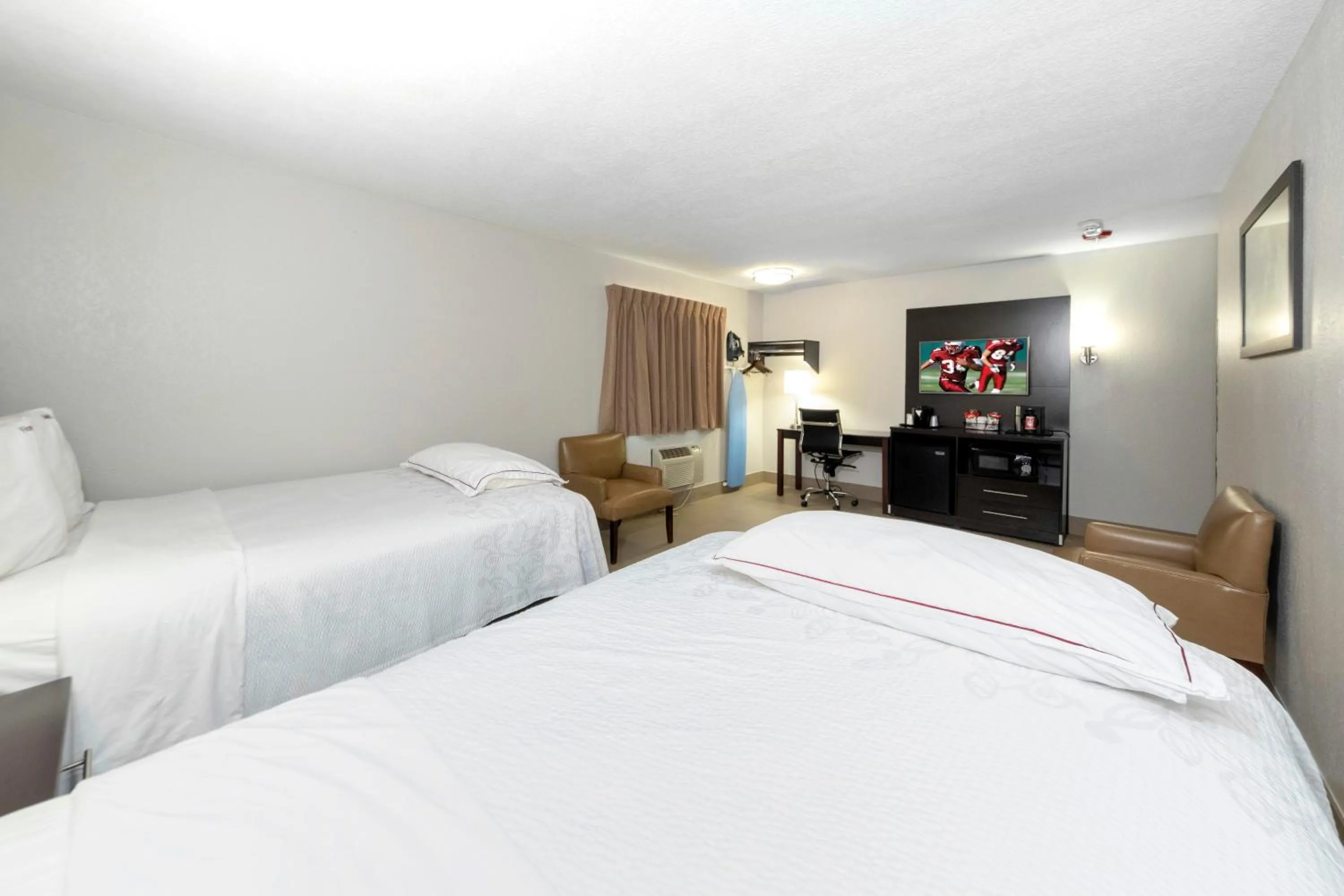 Photo of the whole room in Red Roof Inn PLUS+ Huntsville