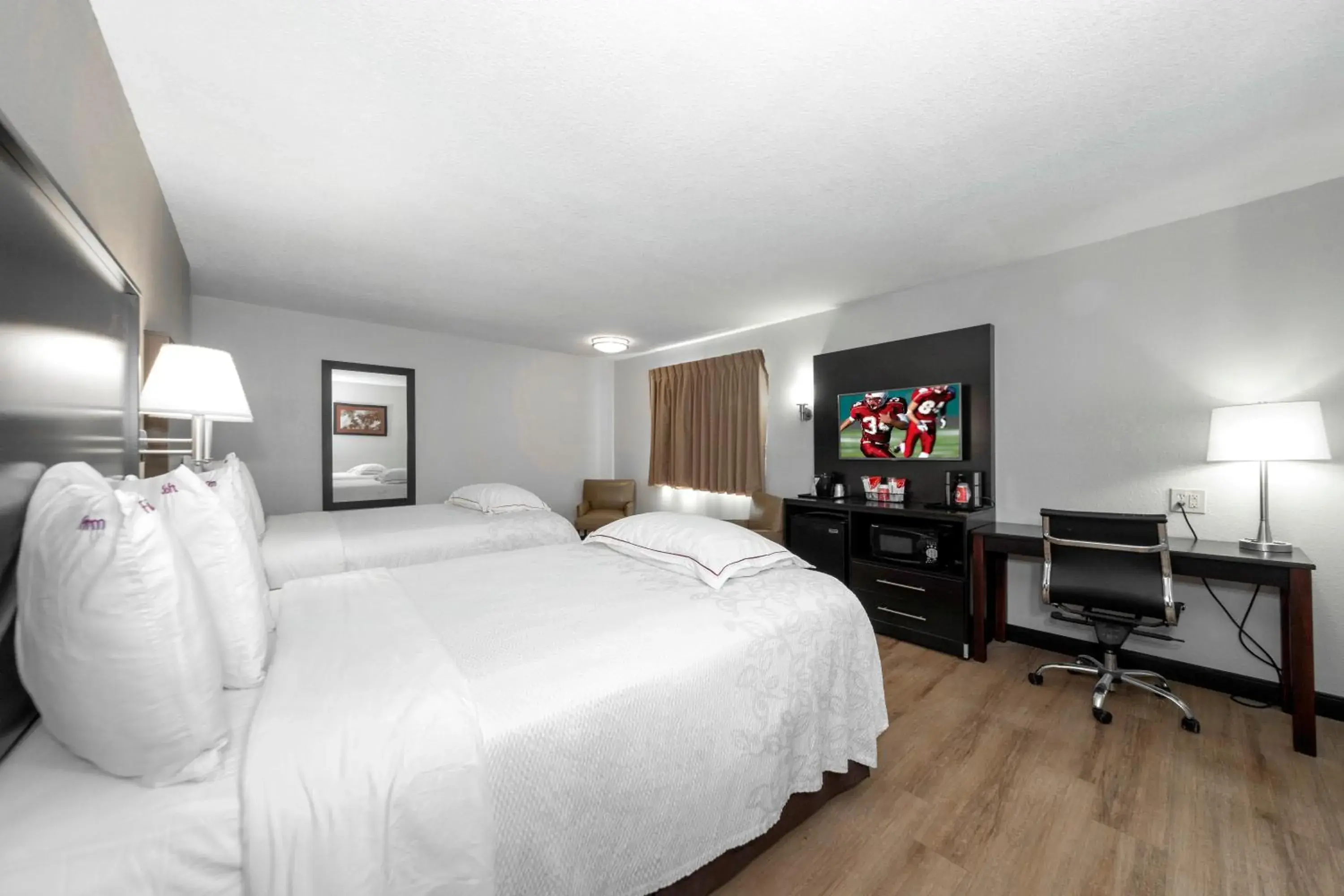 Photo of the whole room, Bed in Red Roof Inn PLUS+ Huntsville Photo of the whole room, Bed in Red Roof Inn PLUS+ Huntsville