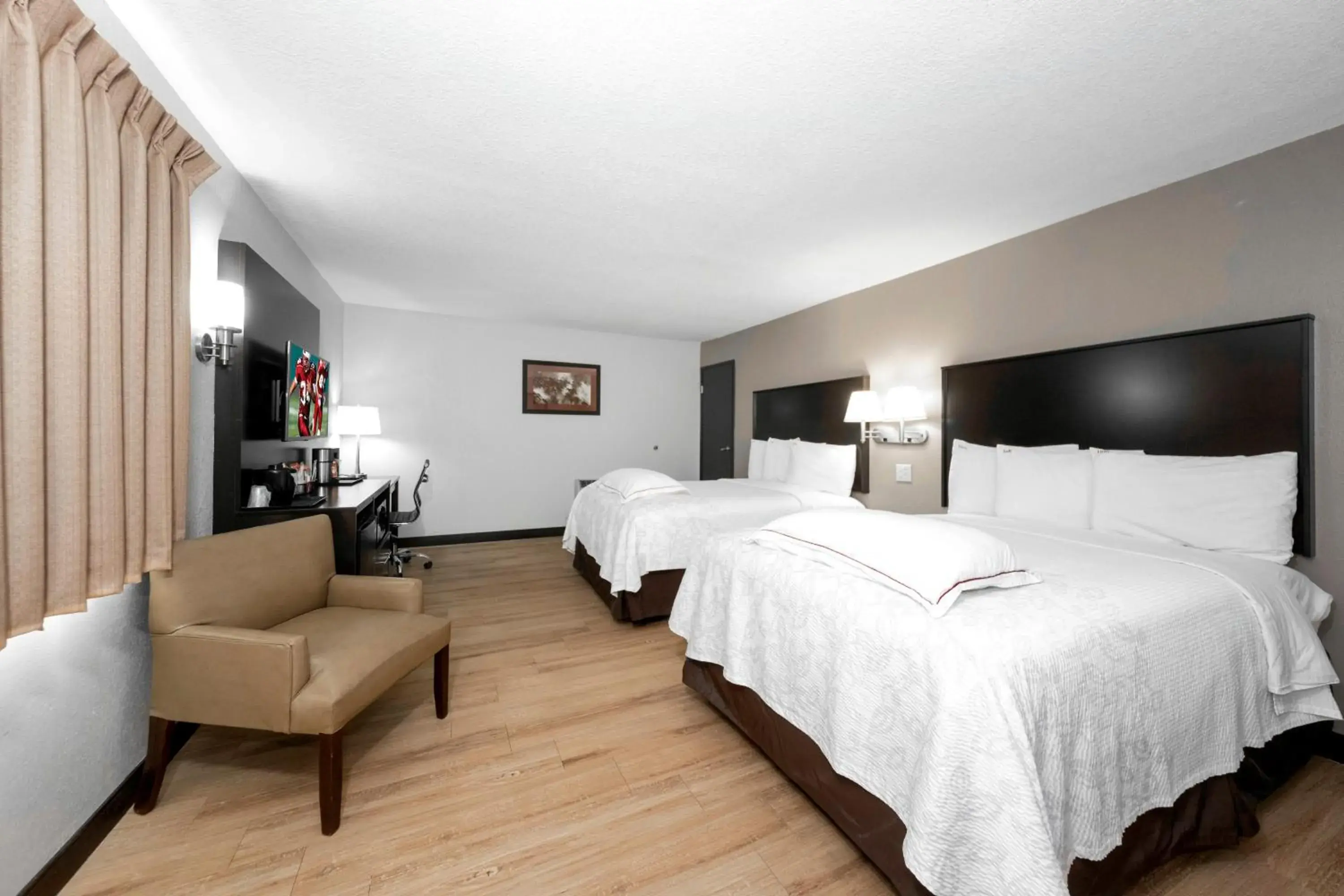 Photo of the whole room, Bed in Red Roof Inn PLUS+ Huntsville Photo of the whole room, Bed in Red Roof Inn PLUS+ Huntsville