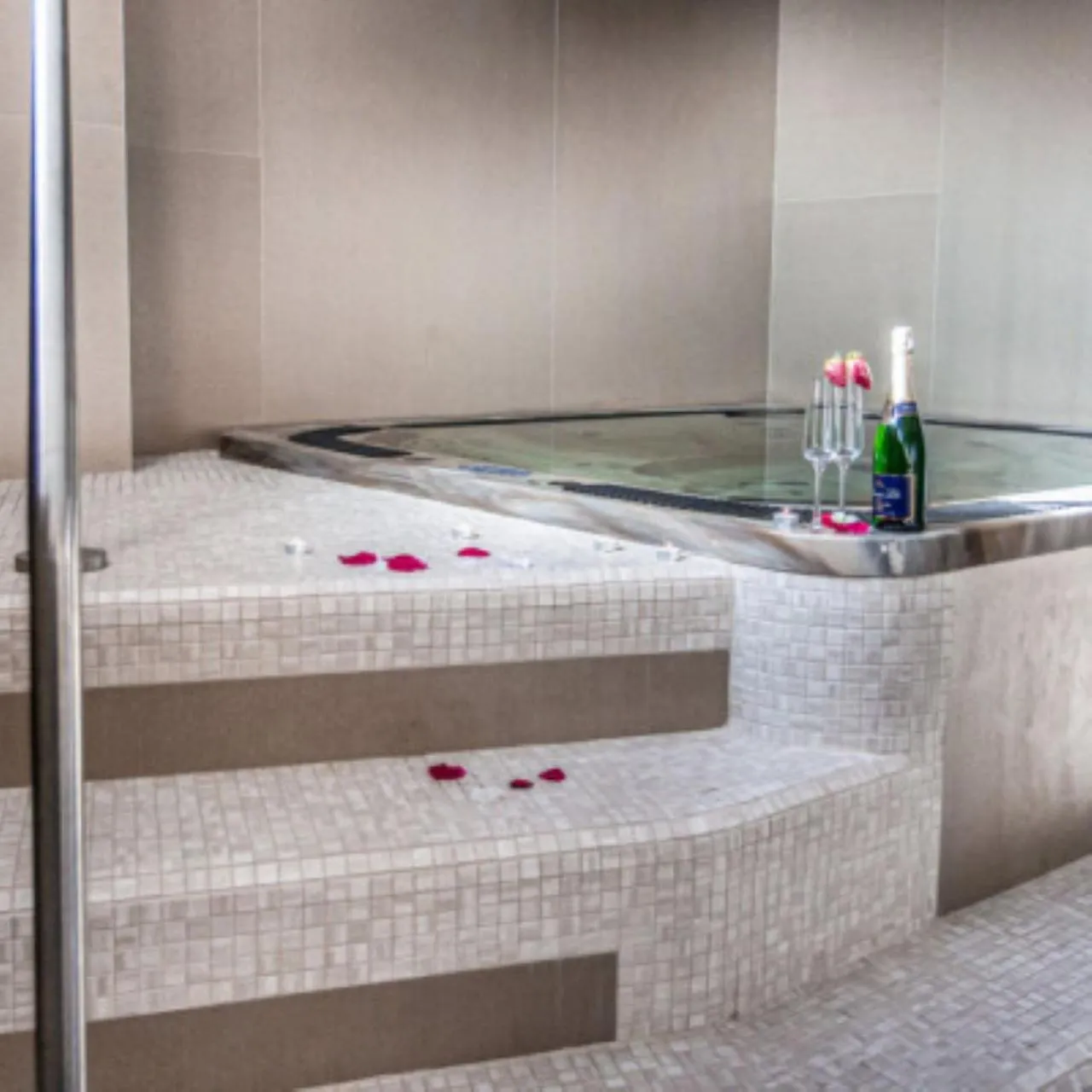 Hot Tub in Hotel Belaria Resort - wellness, bazén