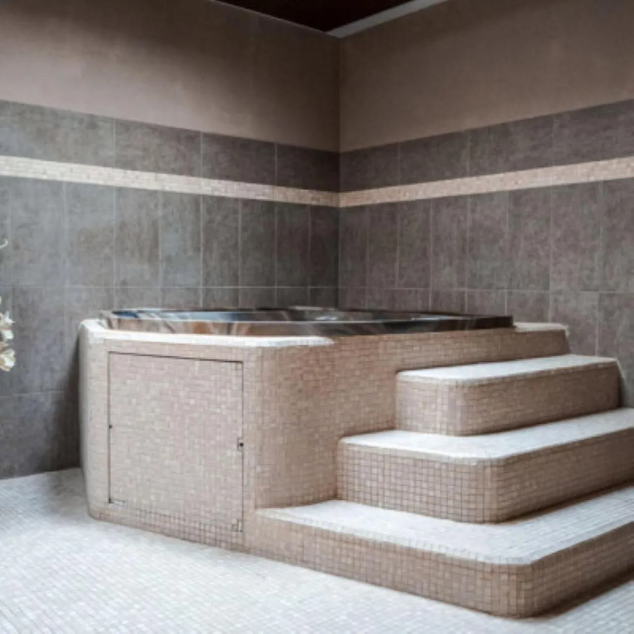 Hot Tub in Hotel Belaria Resort - wellness, bazén