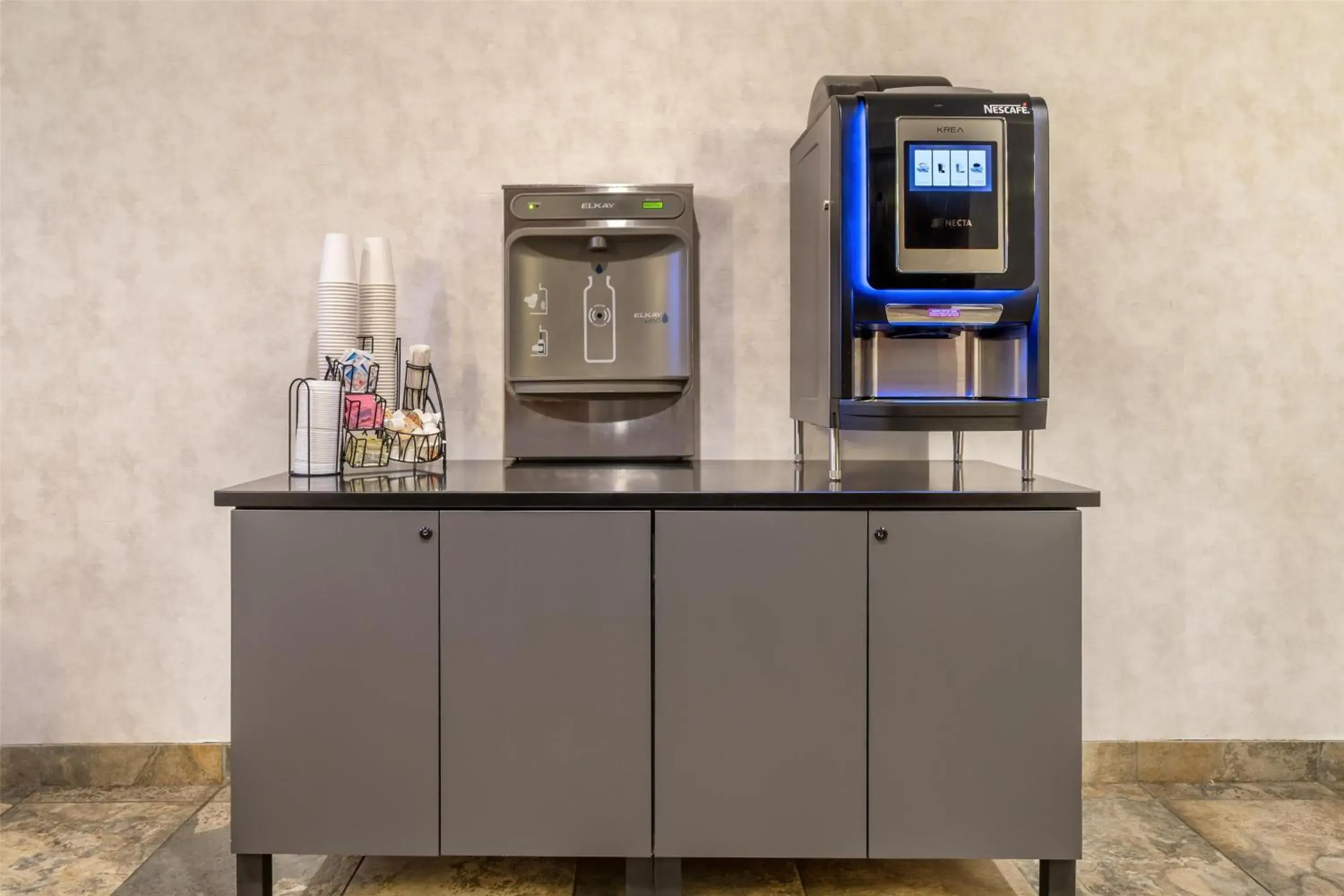 Lounge or bar in Best Western Plus Service Inn & Suites Lounge or bar in Best Western Plus Service Inn & Suites