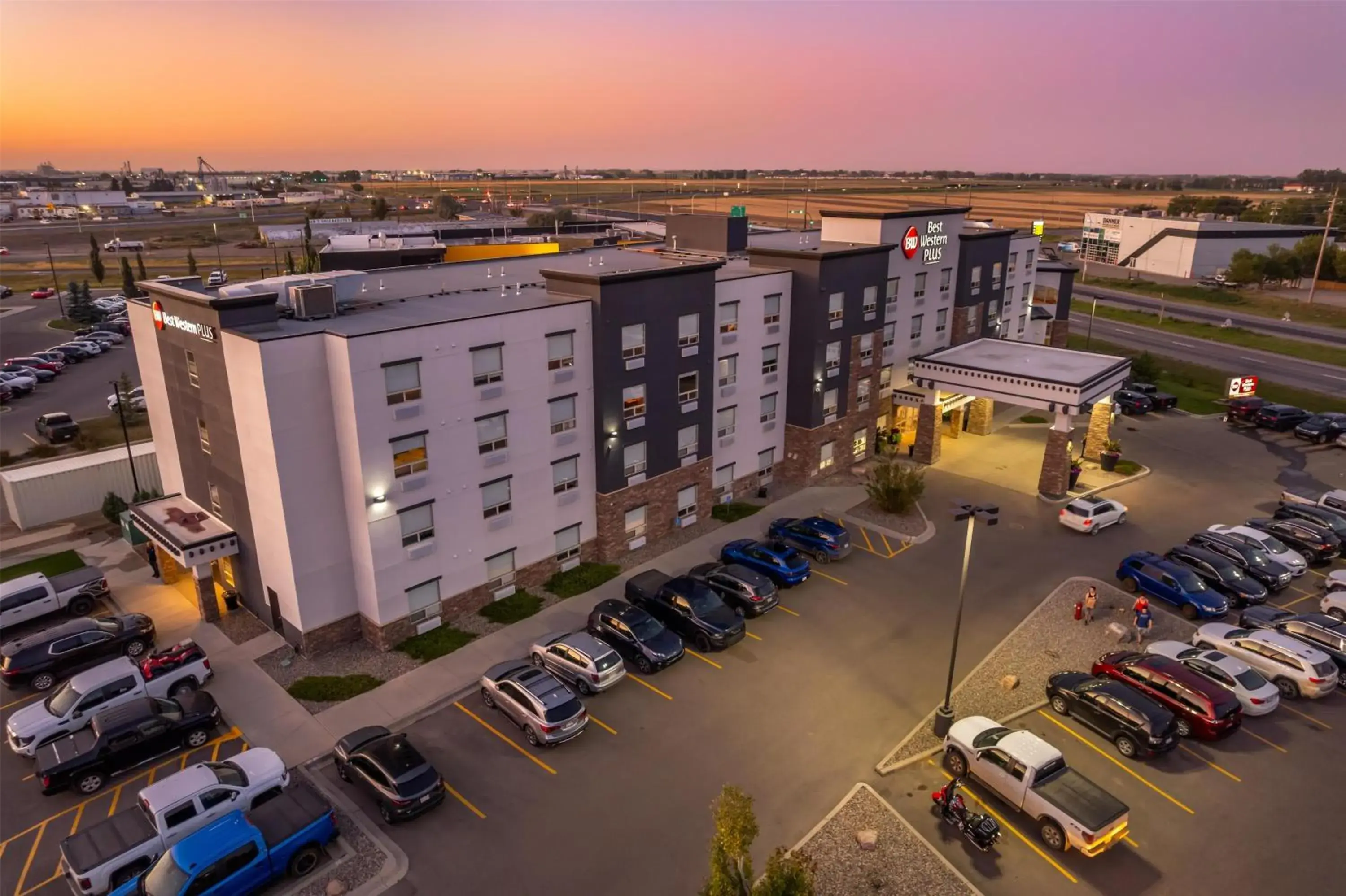 Property building in Best Western Plus Service Inn & Suites Property building in Best Western Plus Service Inn & Suites