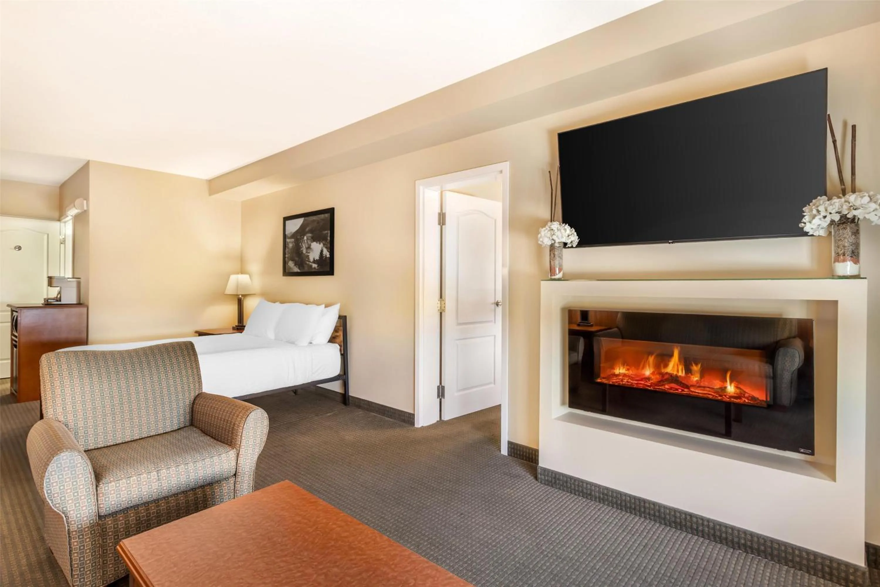 Bedroom in Best Western Plus Service Inn & Suites