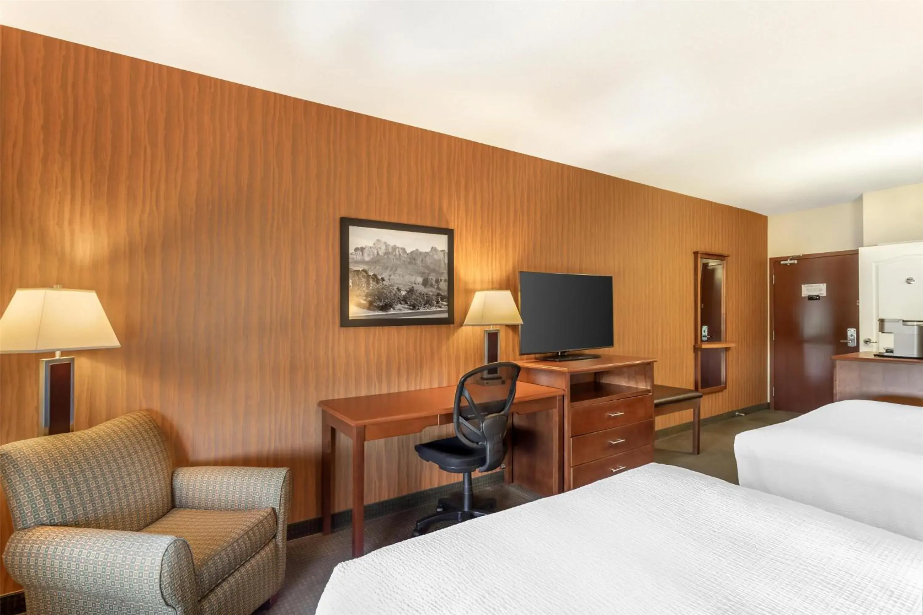 Bedroom, Bed in Best Western Plus Service Inn & Suites Bedroom, Bed in Best Western Plus Service Inn & Suites