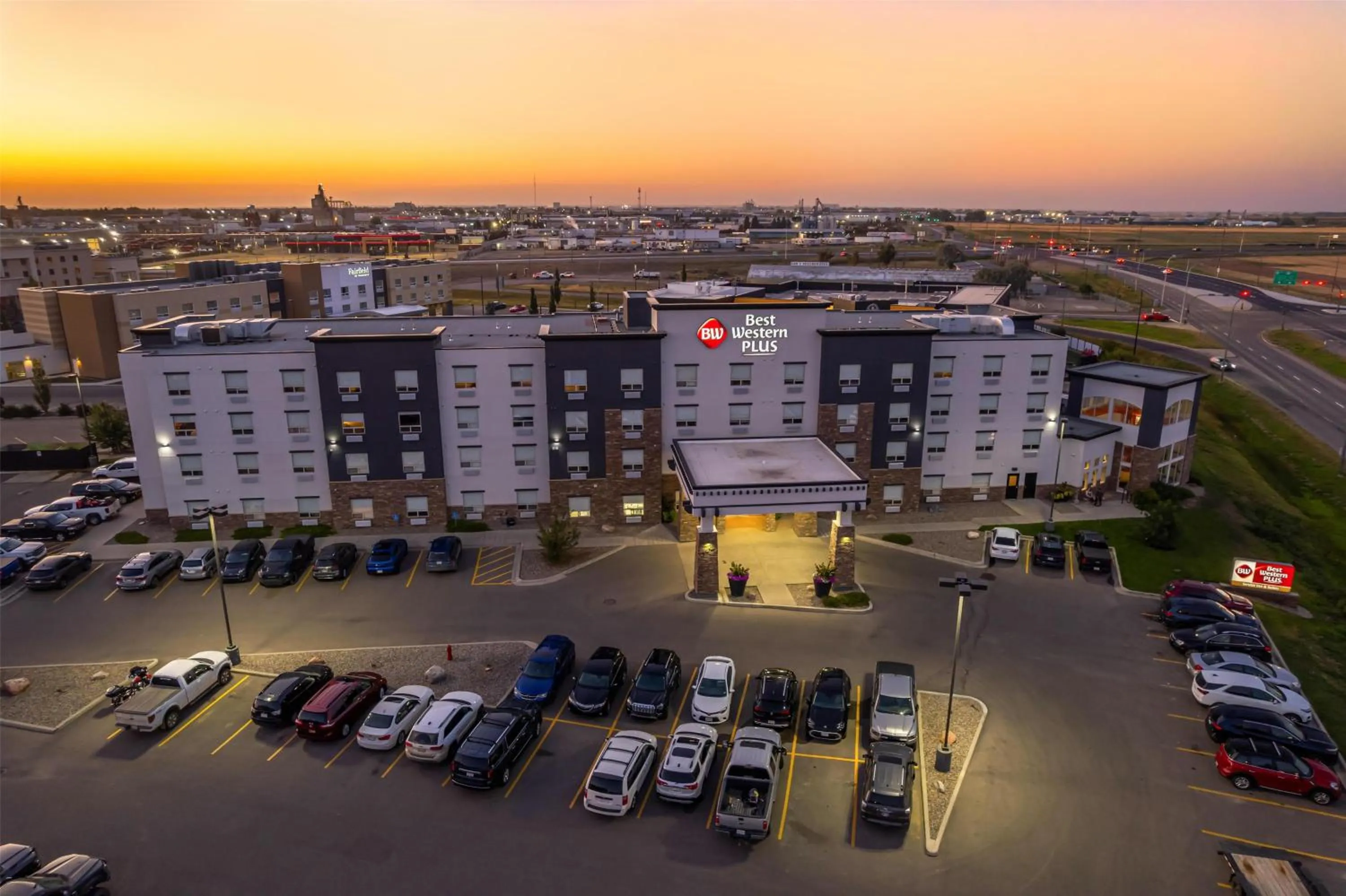 Property building in Best Western Plus Service Inn & Suites