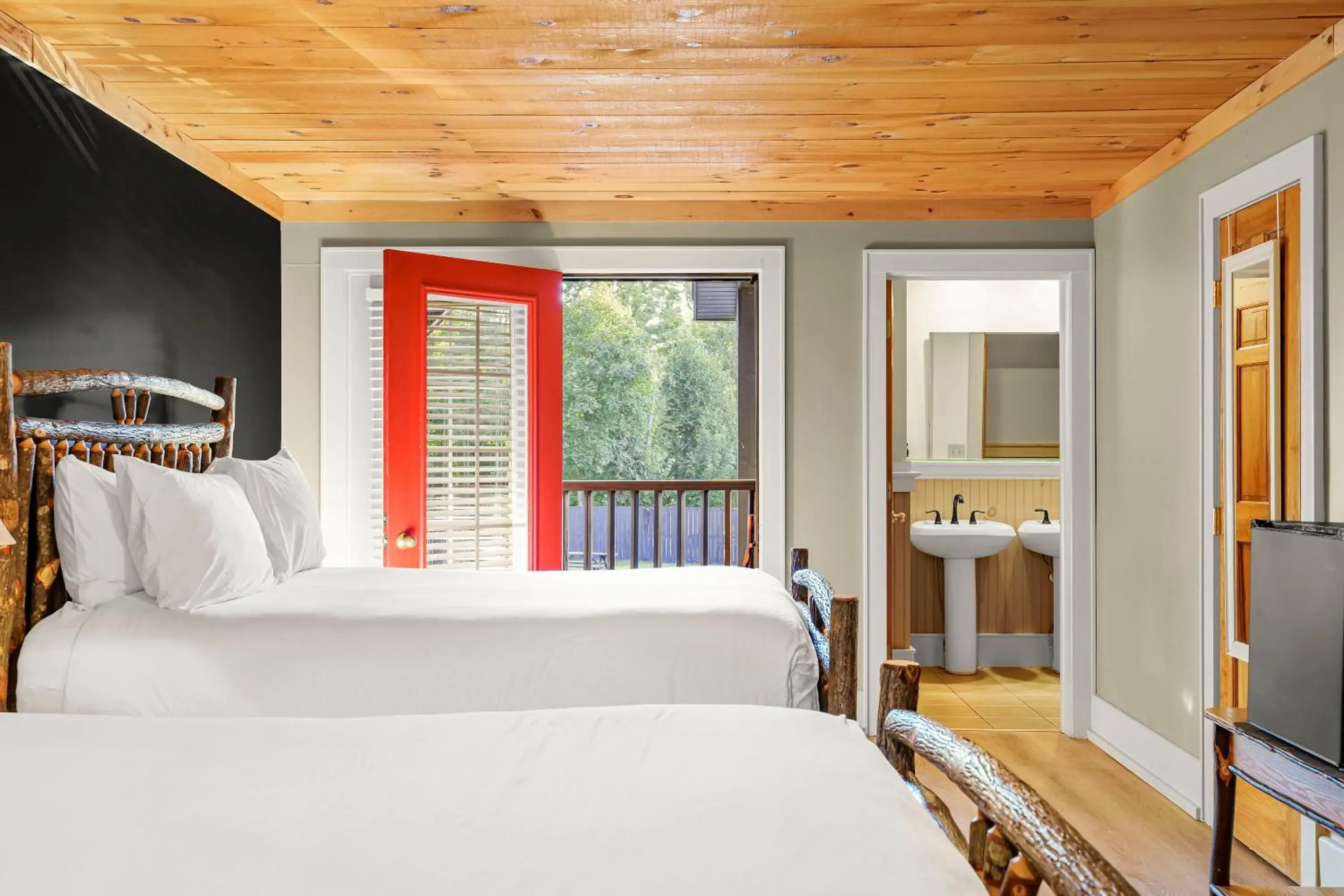 Bedroom, Bed in The Alpine Lodge Bedroom, Bed in The Alpine Lodge