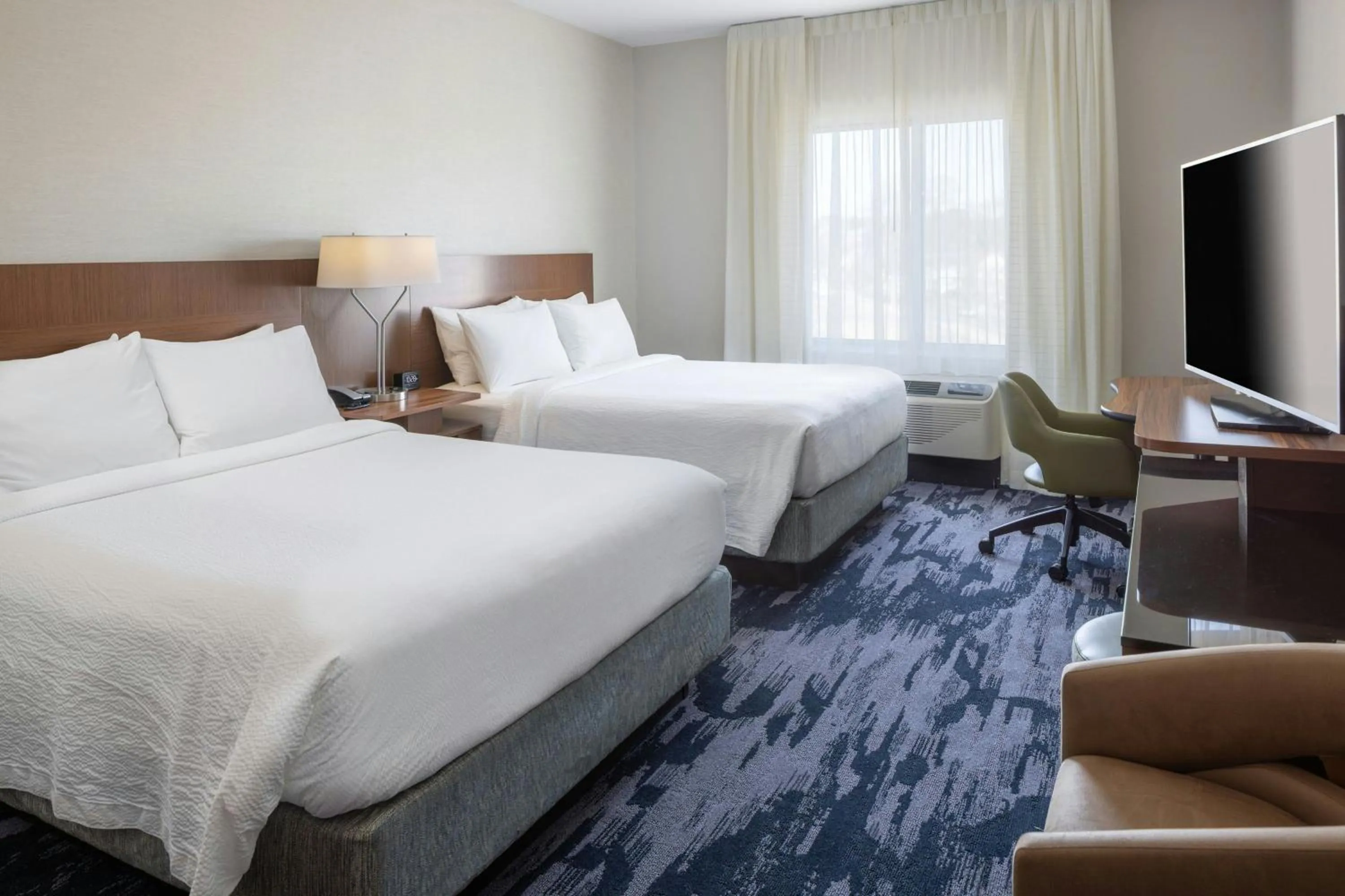 Bedroom, Bed in Fairfield Inn & Suites by Marriott Springfield Northampton/Amherst
