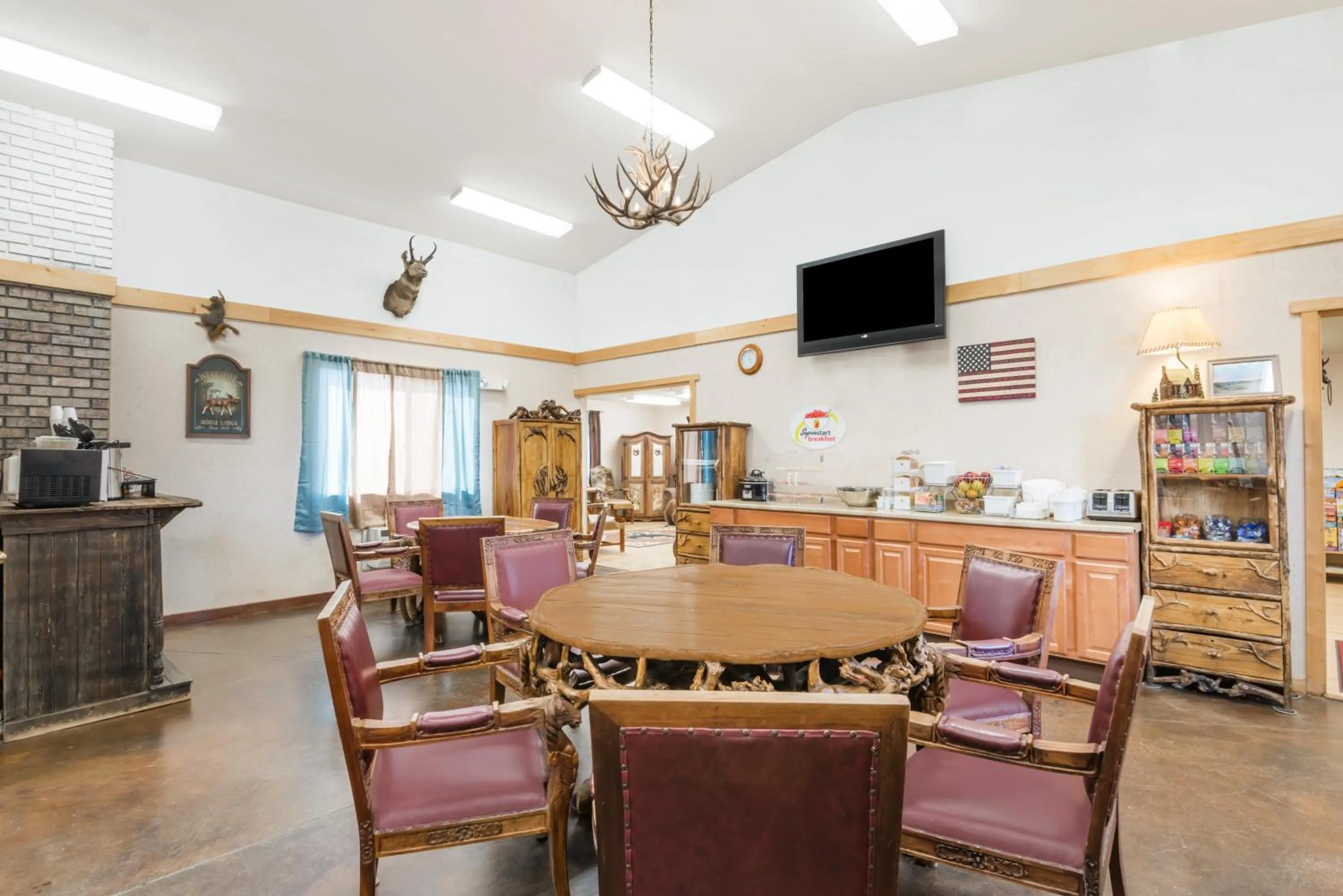 Dining area in Super 8 by Wyndham Powell