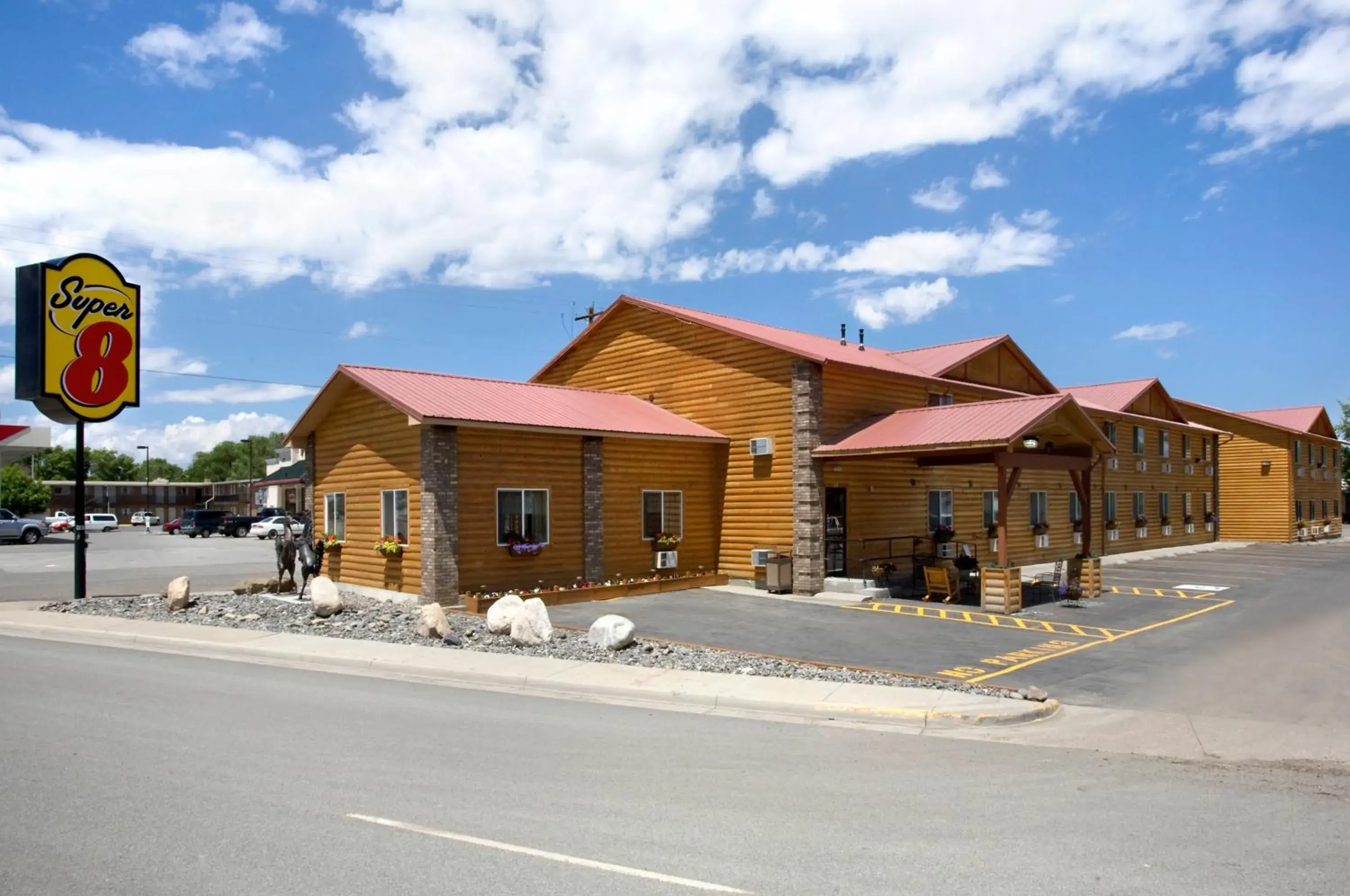 Facade/entrance in Super 8 by Wyndham Powell Facade/entrance in Super 8 by Wyndham Powell