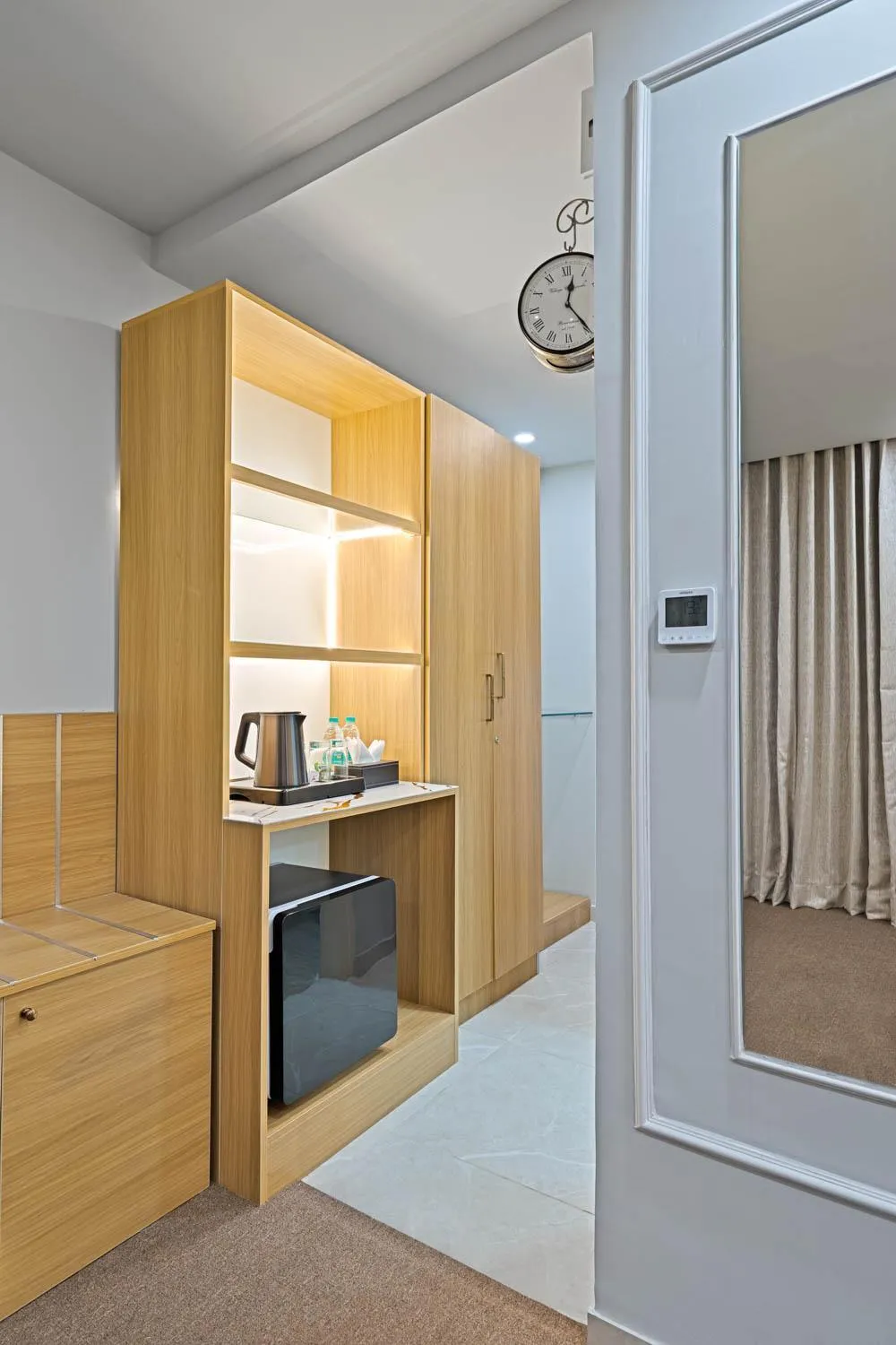 locker in Yello! Stays ITP