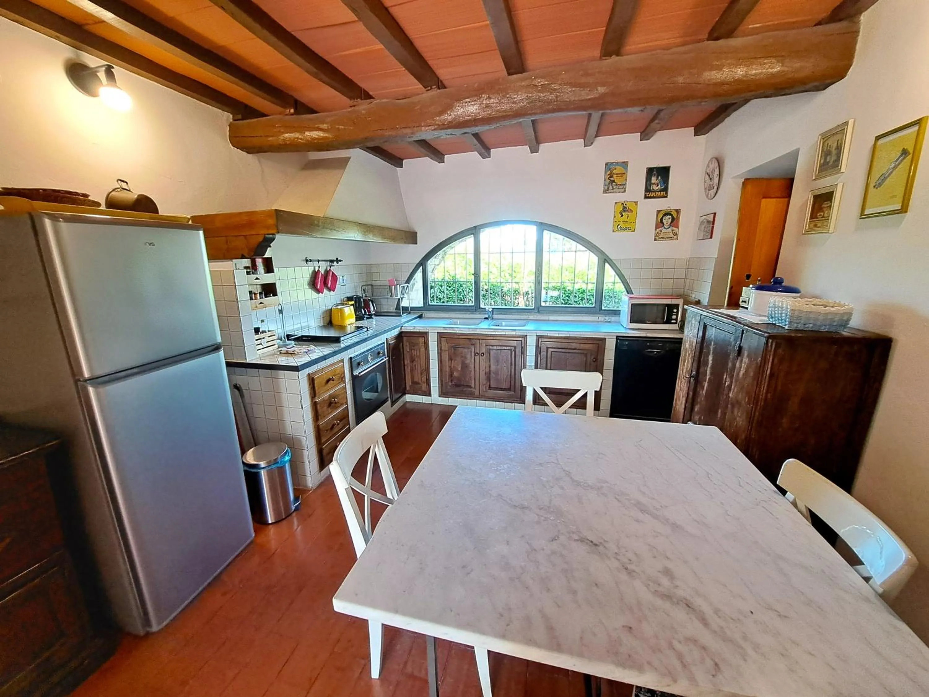 Kitchen or kitchenette in La Favilletta Casa Vacanze