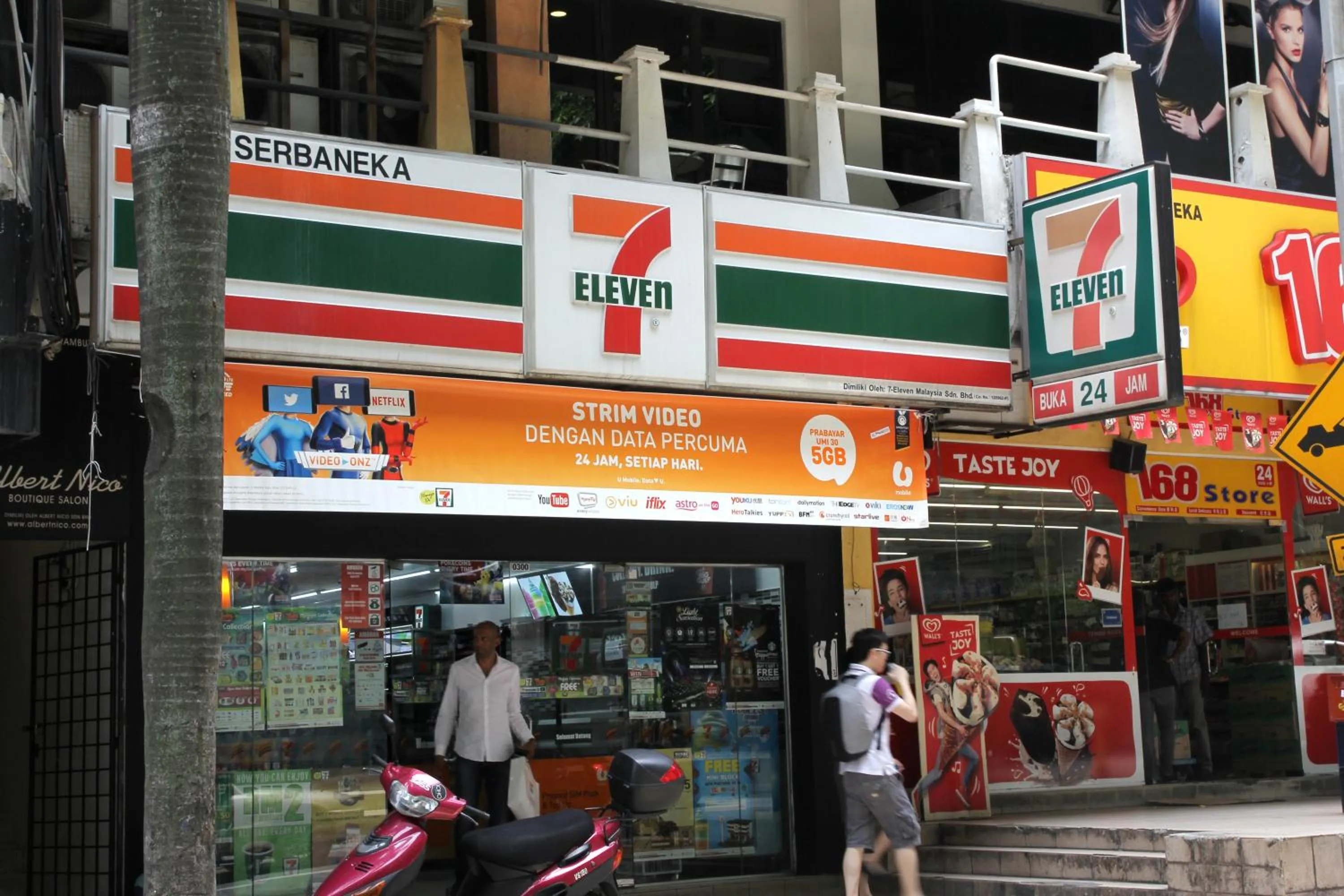 Supermarket/grocery shop in Gold3 Boutique Hotel