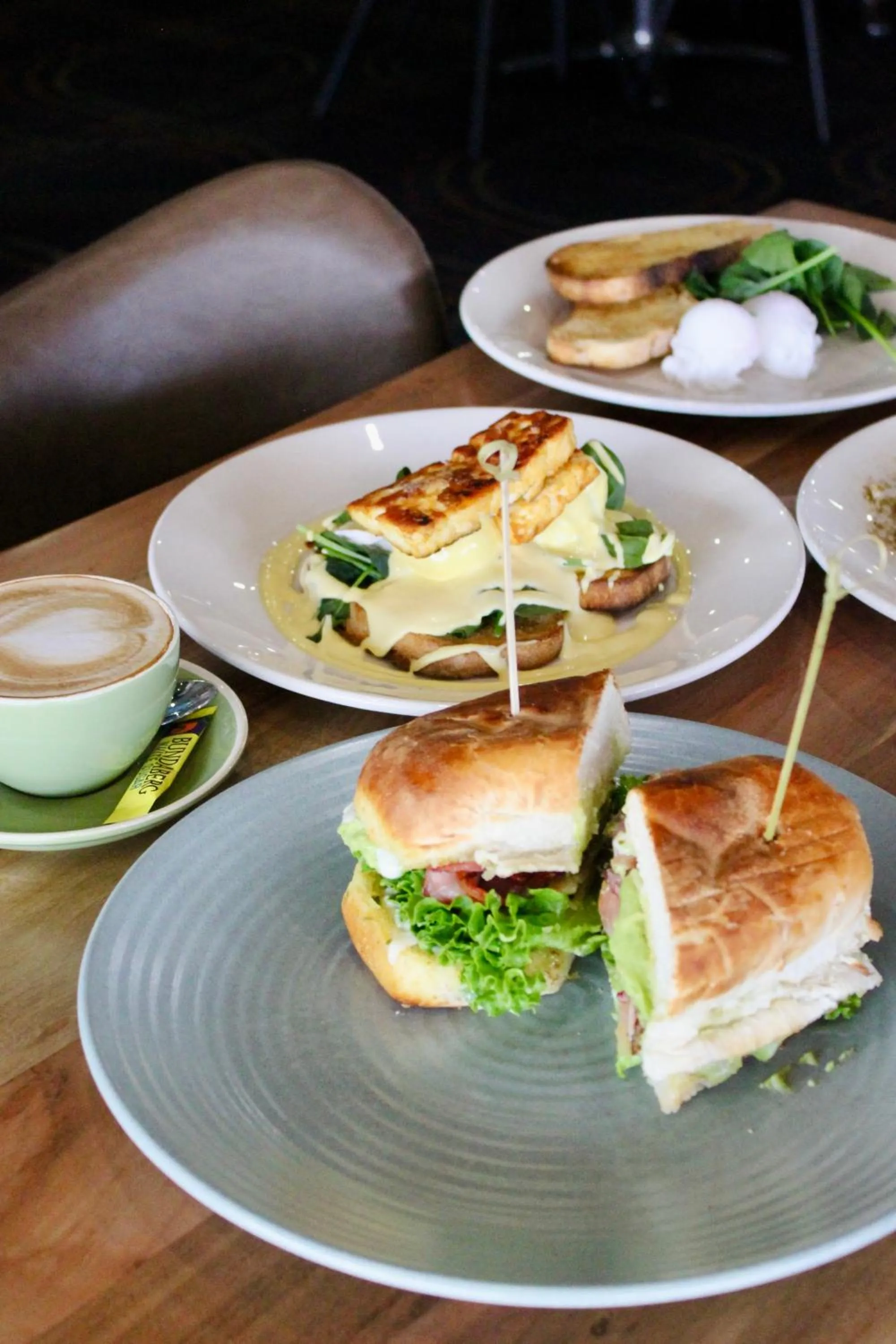 Food and drinks in The Mayfair Emerald