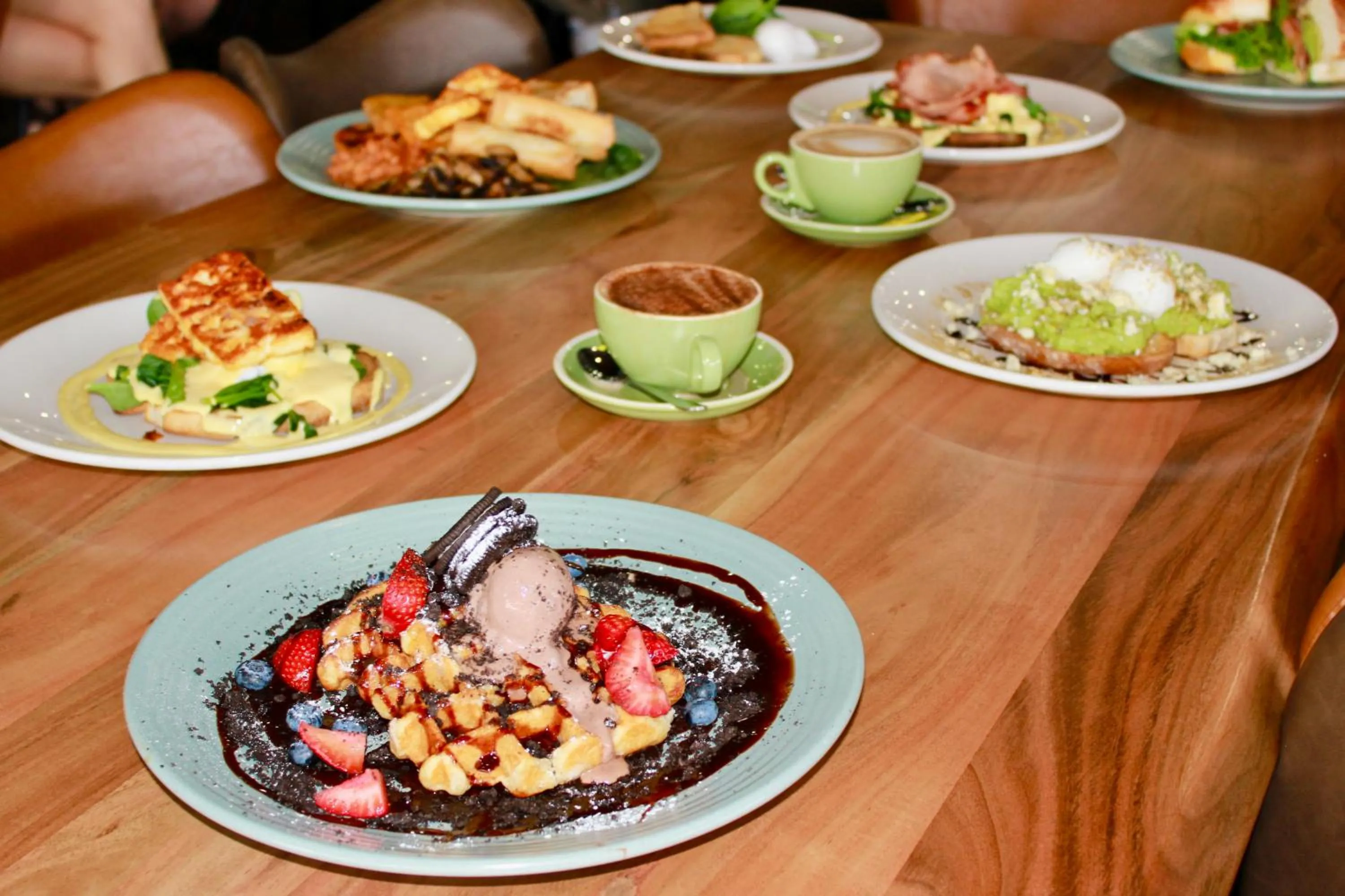 Food and drinks in The Mayfair Emerald