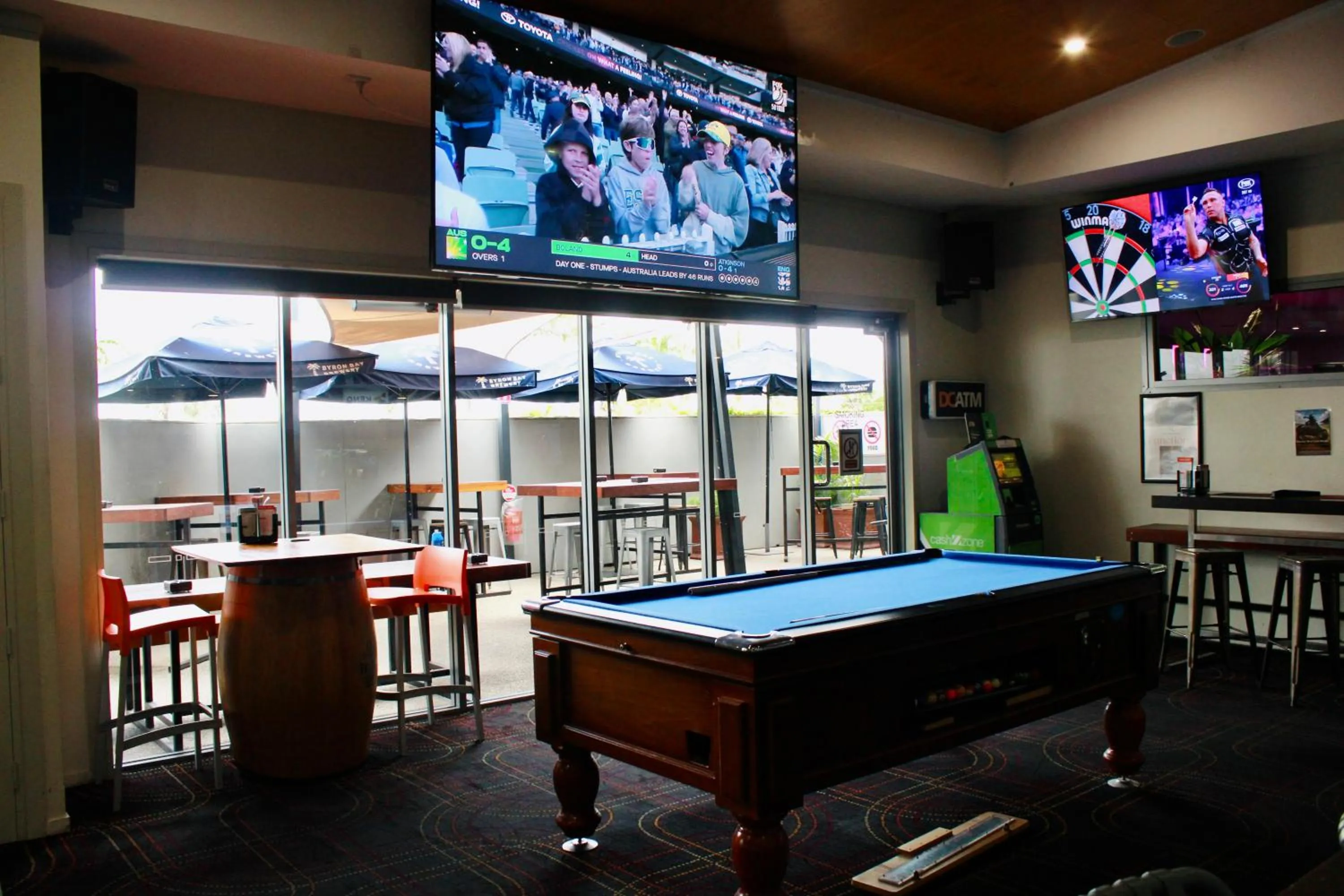 Lounge or bar in The Mayfair Emerald