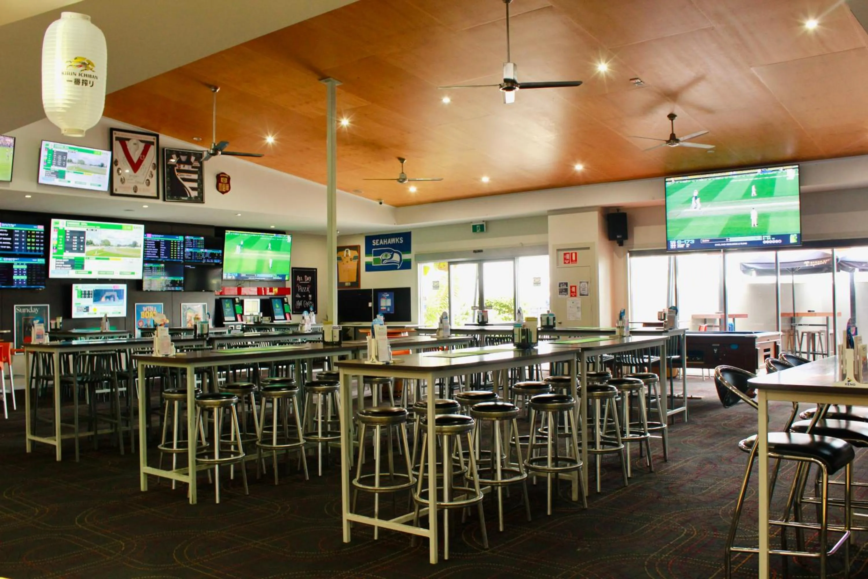 Lounge or bar in The Mayfair Emerald