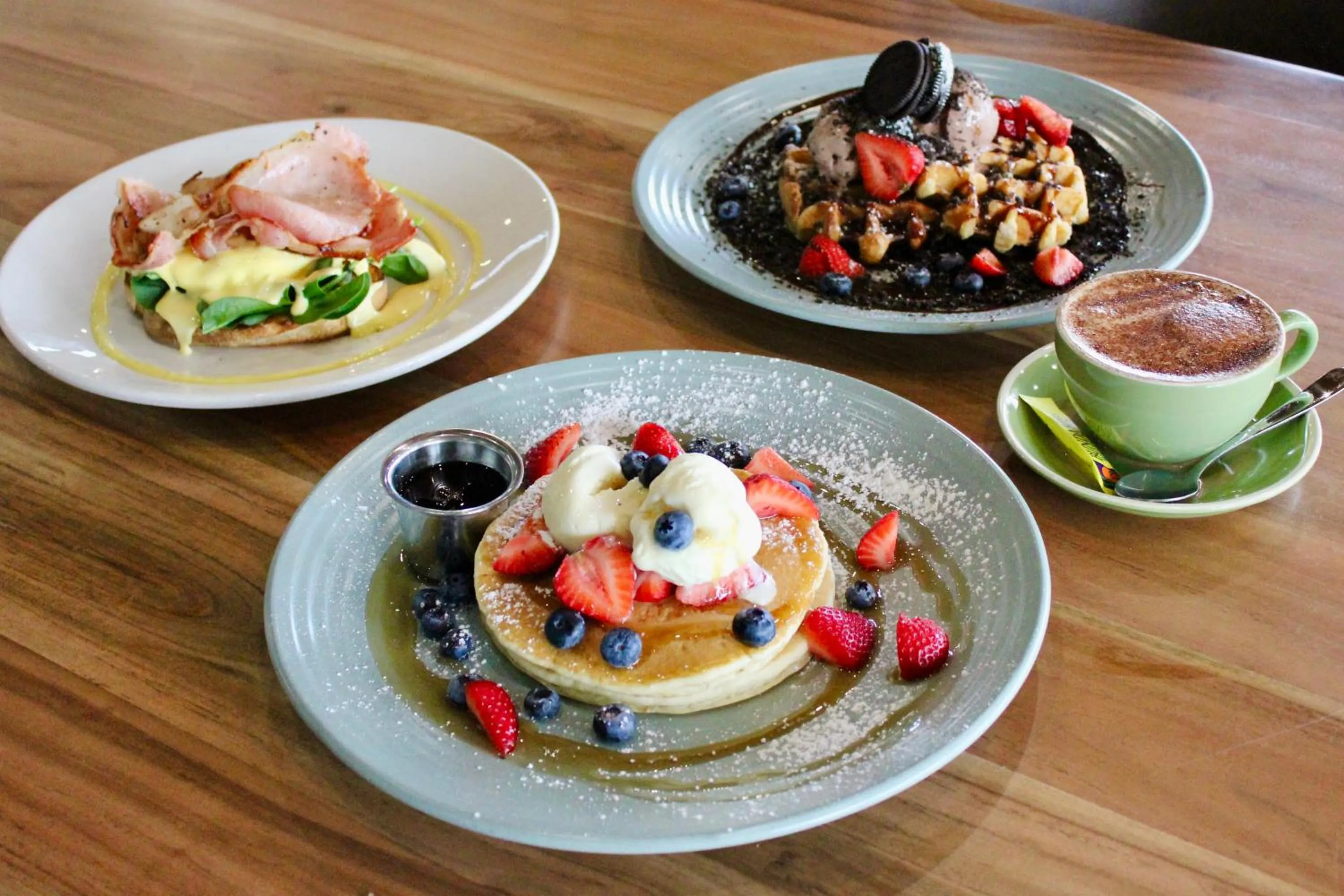 Food and drinks in The Mayfair Emerald