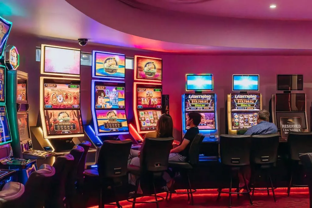 Lounge or bar in The Mayfair Emerald