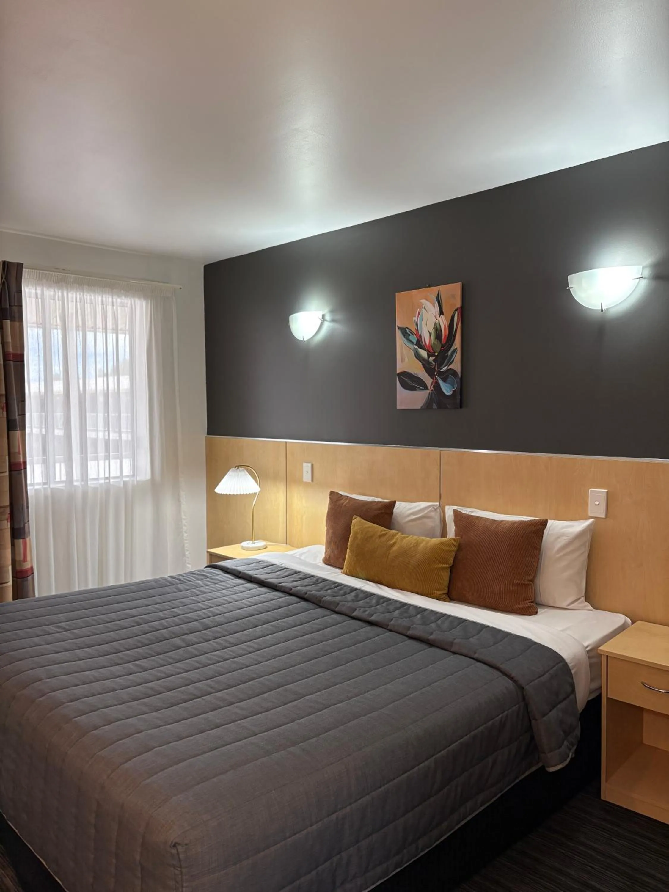 Bedroom, Bed in The Mayfair Emerald