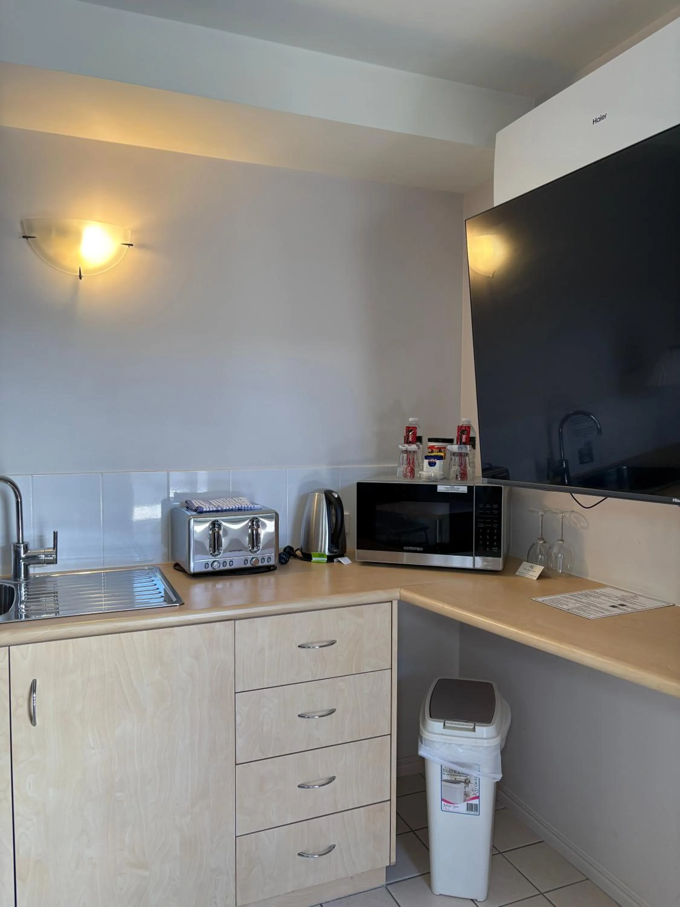 Kitchen or kitchenette in The Mayfair Emerald