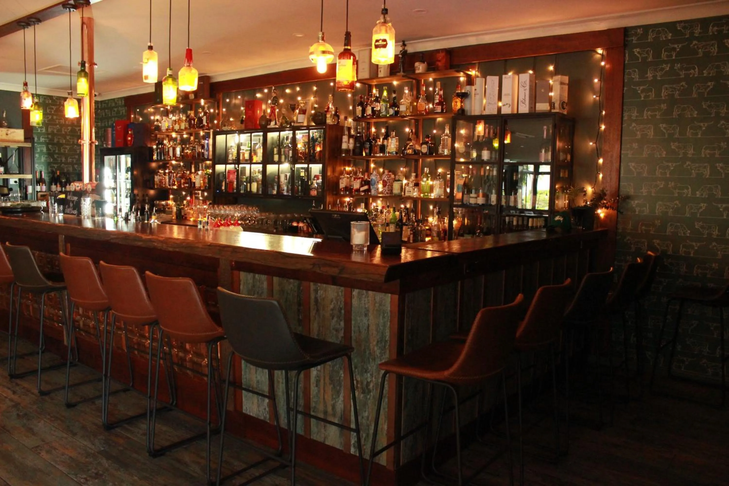 Restaurant/places to eat in The Mayfair Emerald