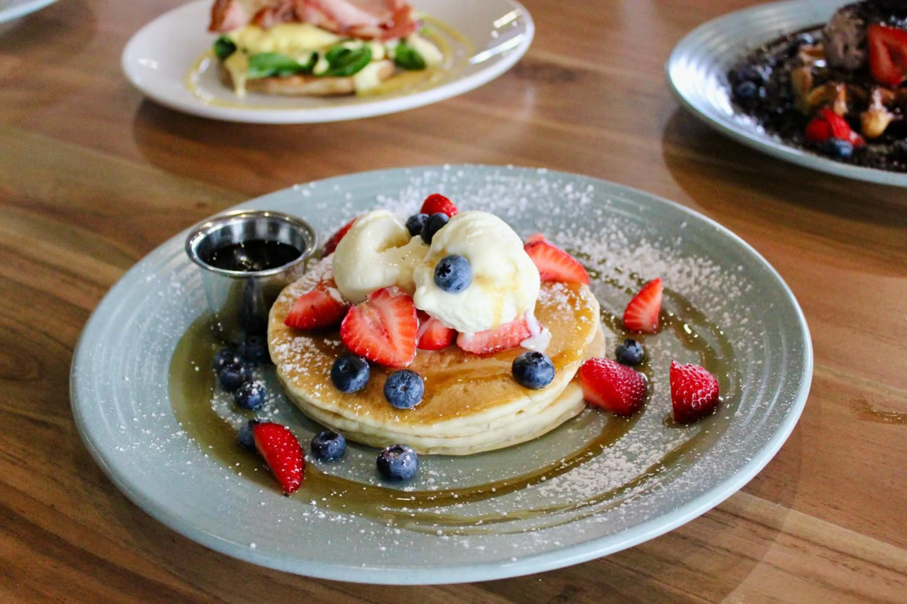 Food and drinks in The Mayfair Emerald