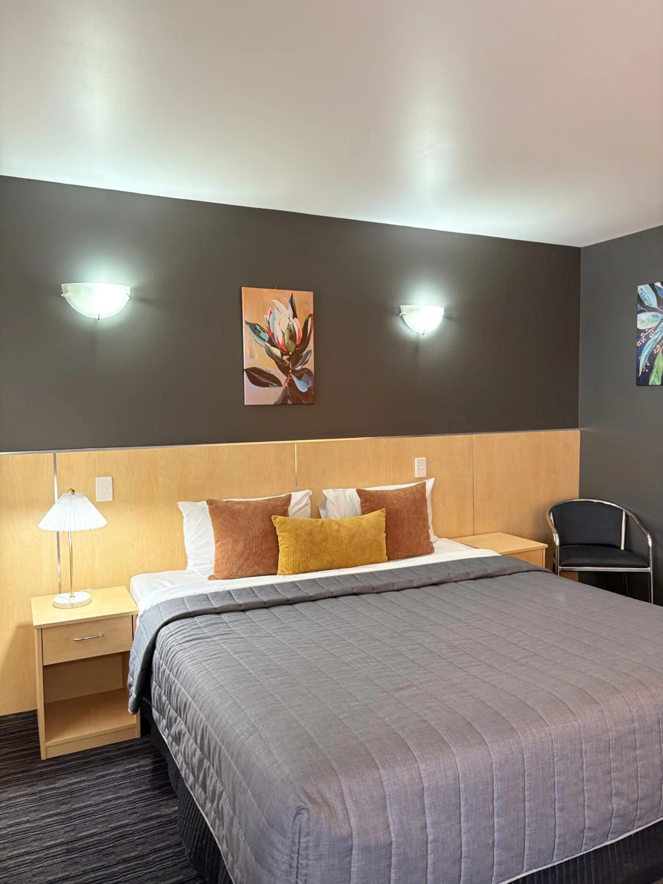 Bedroom, Bed in The Mayfair Emerald